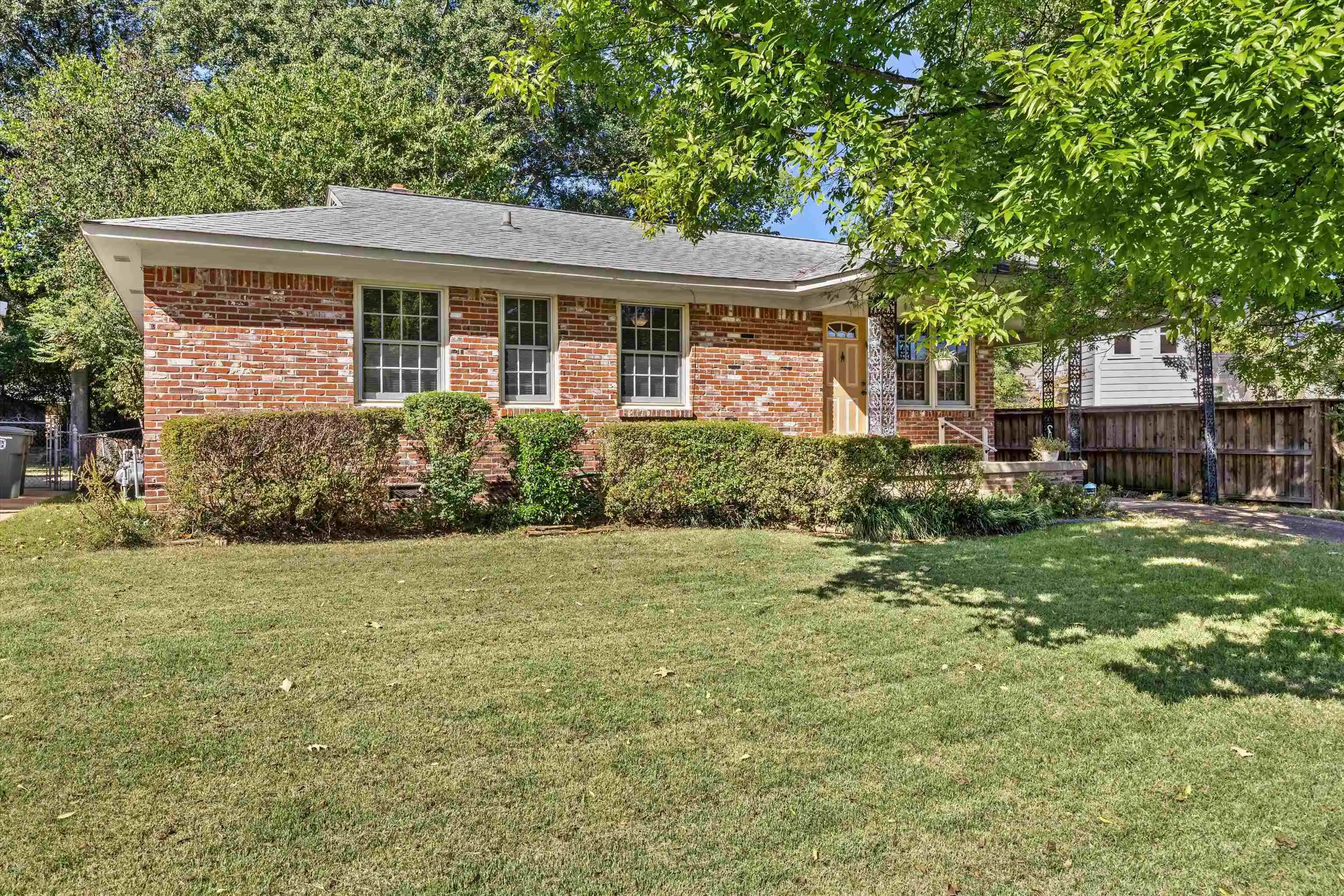 Photo 1 of Sale Pending at 307 Montelo Rd, Memphis, TN 38120 | MLS# 10232880 | Listing updated on 2026-10-31