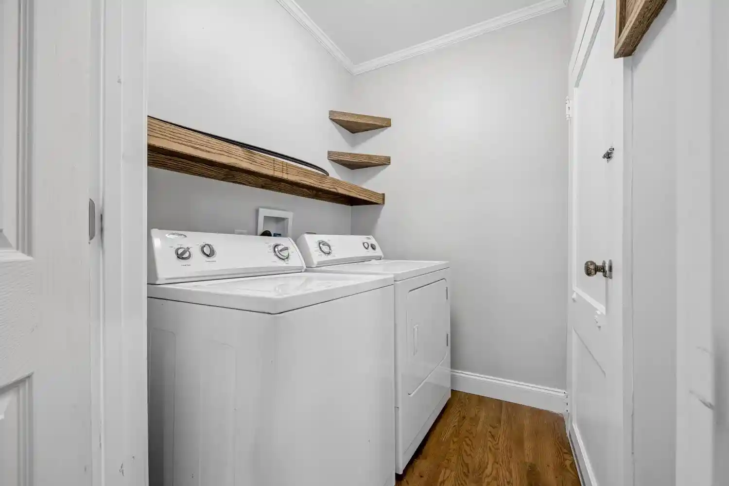 Photo 1 of Single family home for sale at 460 N Mcneil St, Memphis, TN 38112 | MLS# 10232895 | Listing updated on 2026-10-22