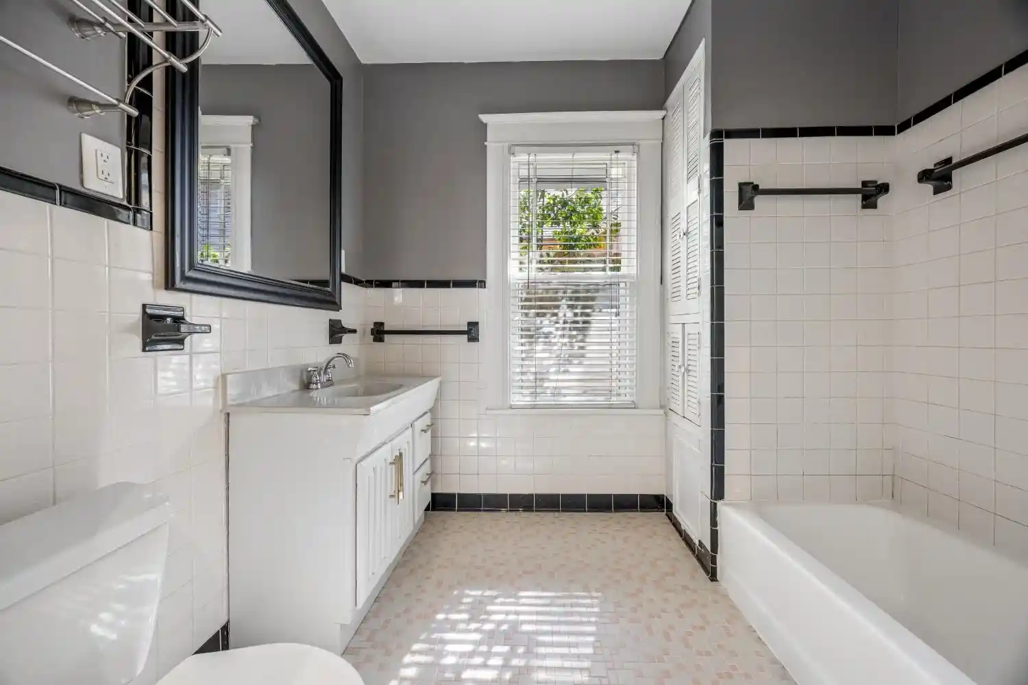 Photo 3 of Single family home for sale at 460 N Mcneil St, Memphis, TN 38112 | MLS# 10232895 | Listing updated on 2026-10-22