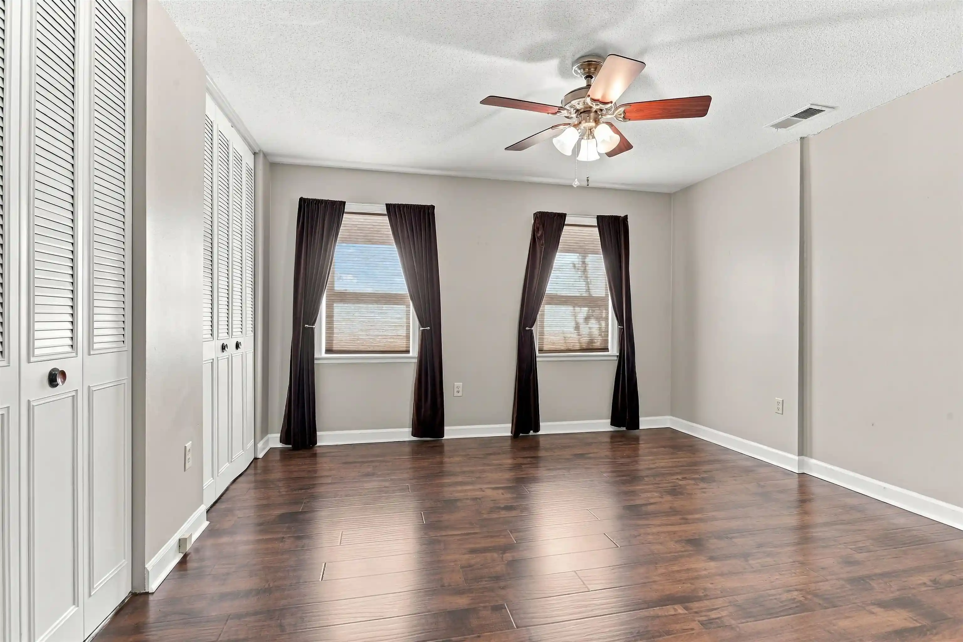 Listing Photo 1 - Condo for sale in building located at 5730 Quince Rd, Memphis, TN 38119 - Unit #6