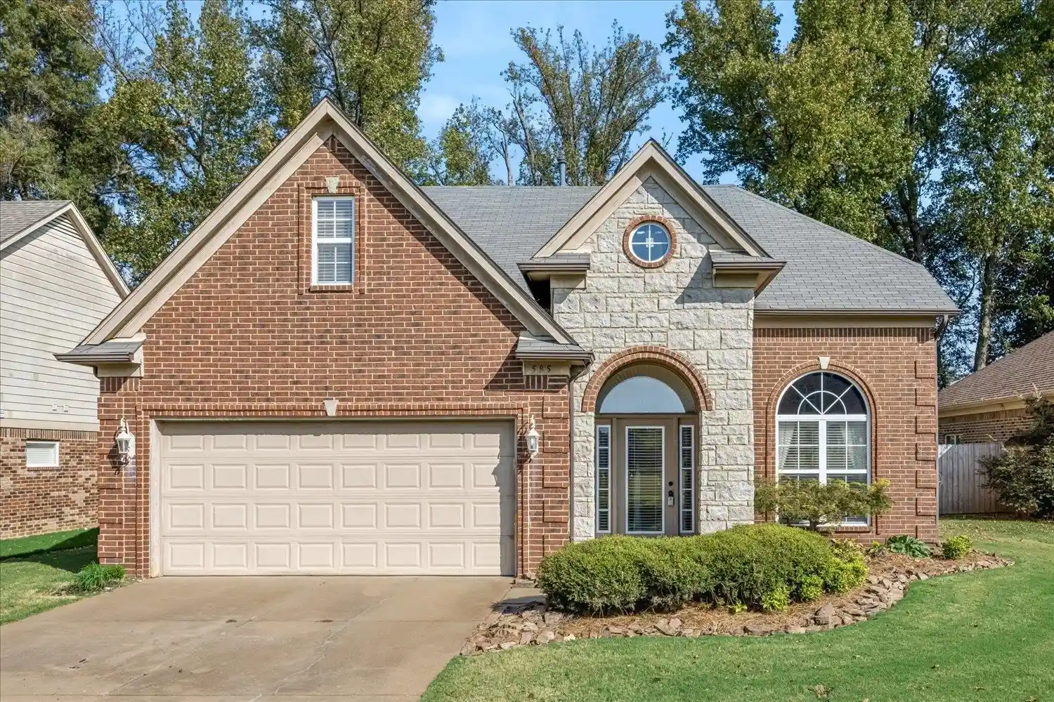 Photo 1 of Single family home for sale at 585 Cherokee Cv, Oakland, TN 38060 | MLS# 10232905 | Listing updated on 2026-10-21
