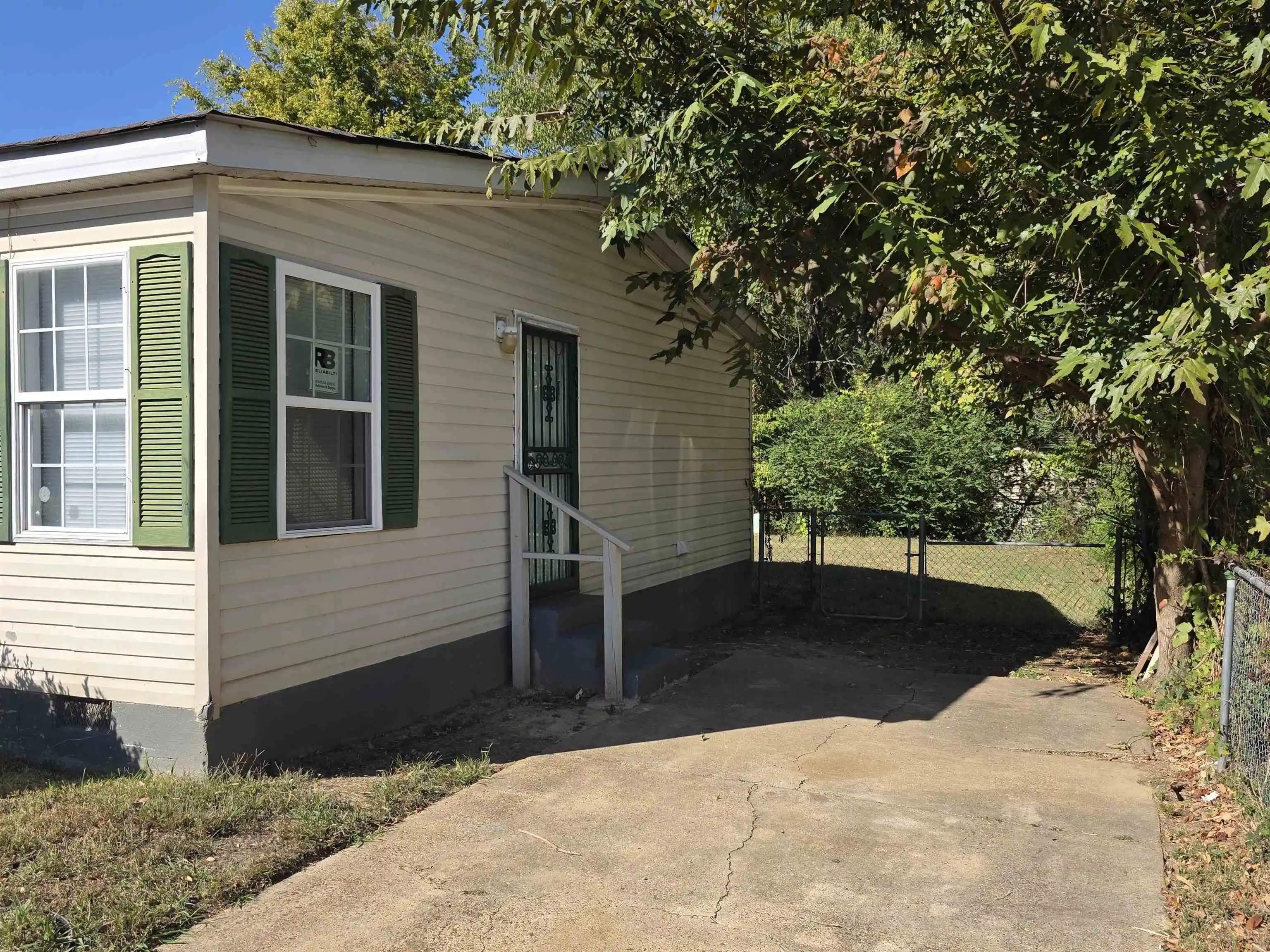 Photo 2 of Single family home for sale at 2956 Lake Park Rd, Memphis, TN 38127 | MLS# 10232945 | Listing updated on 2026-10-21