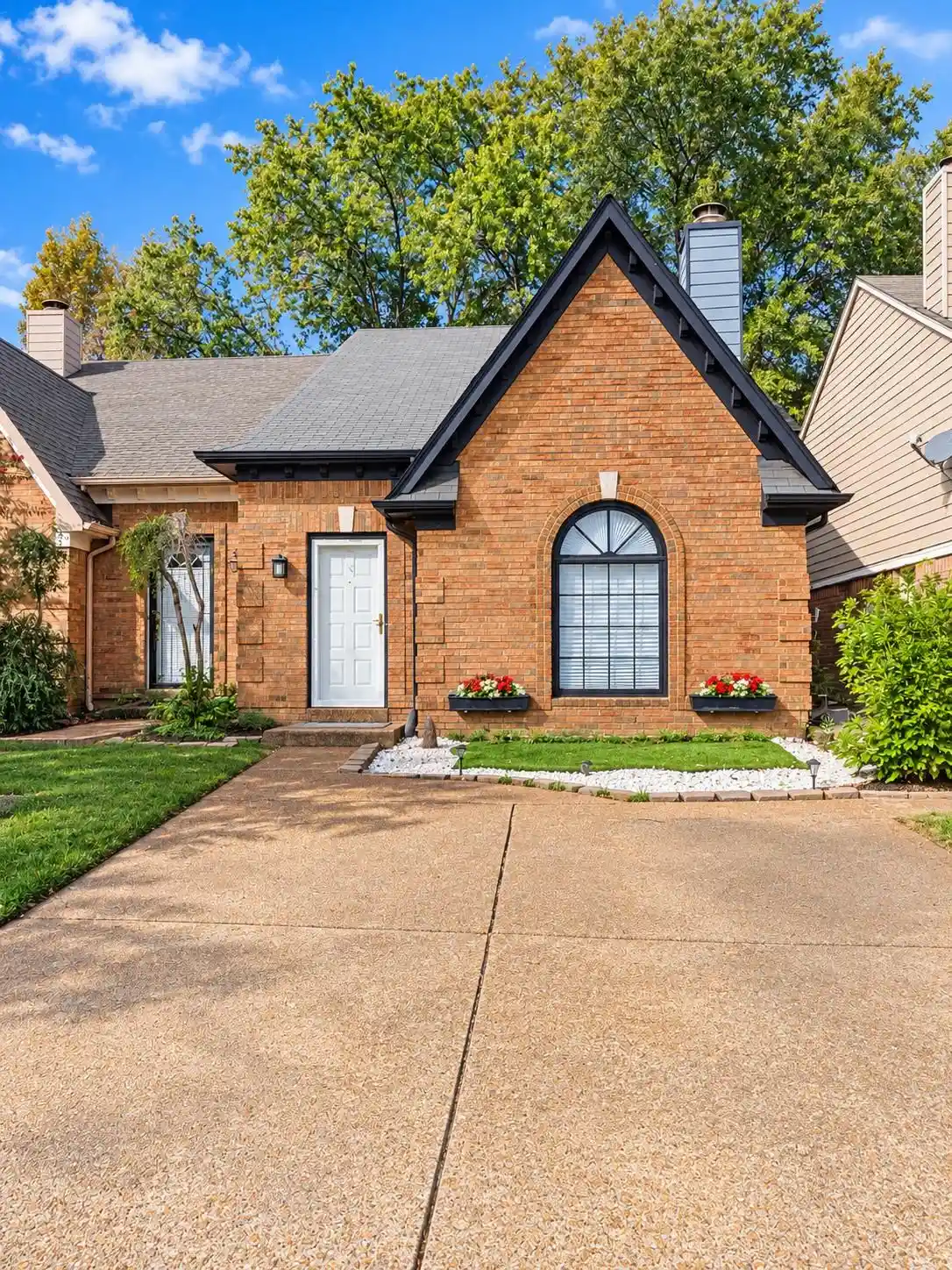 Photo 1 of Single family home for sale at 1615 Old Ml Strm Dr, Cordova, TN 38016 | MLS# 10232952 | Listing updated on 2026-10-22