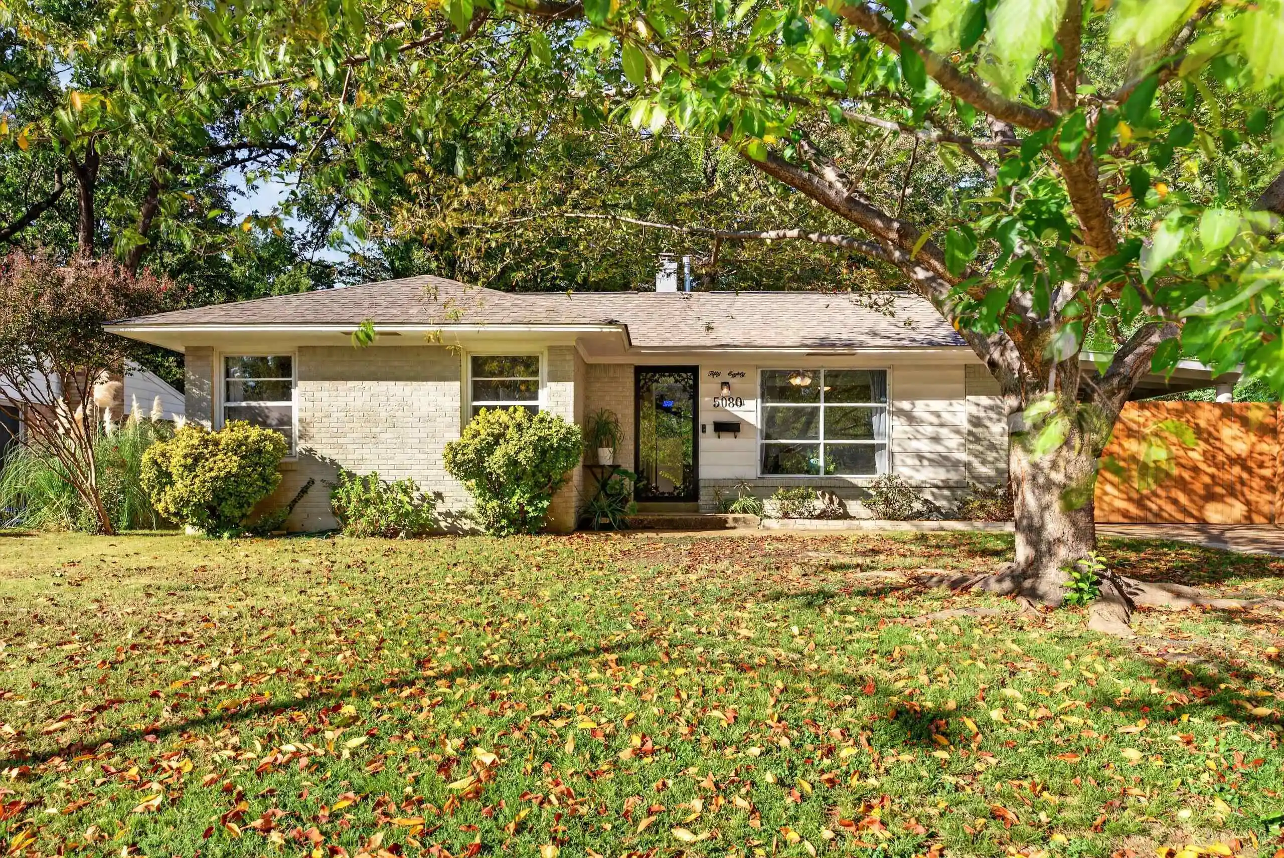 Photo 1 of Single family home for sale at 5080 Edenshire Ave, Memphis, TN 38117 | MLS# 10232962 | Listing updated on 2026-10-27