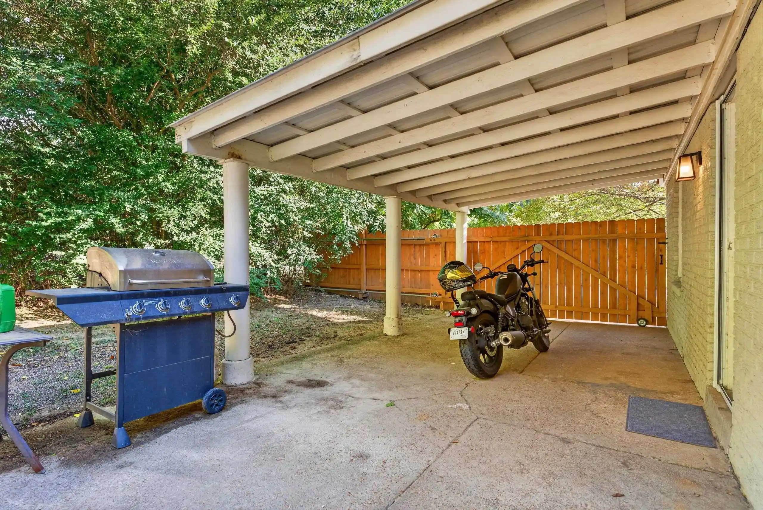 Photo 2 of Single family home for sale at 5080 Edenshire Ave, Memphis, TN 38117 | MLS# 10232962 | Listing updated on 2026-10-27