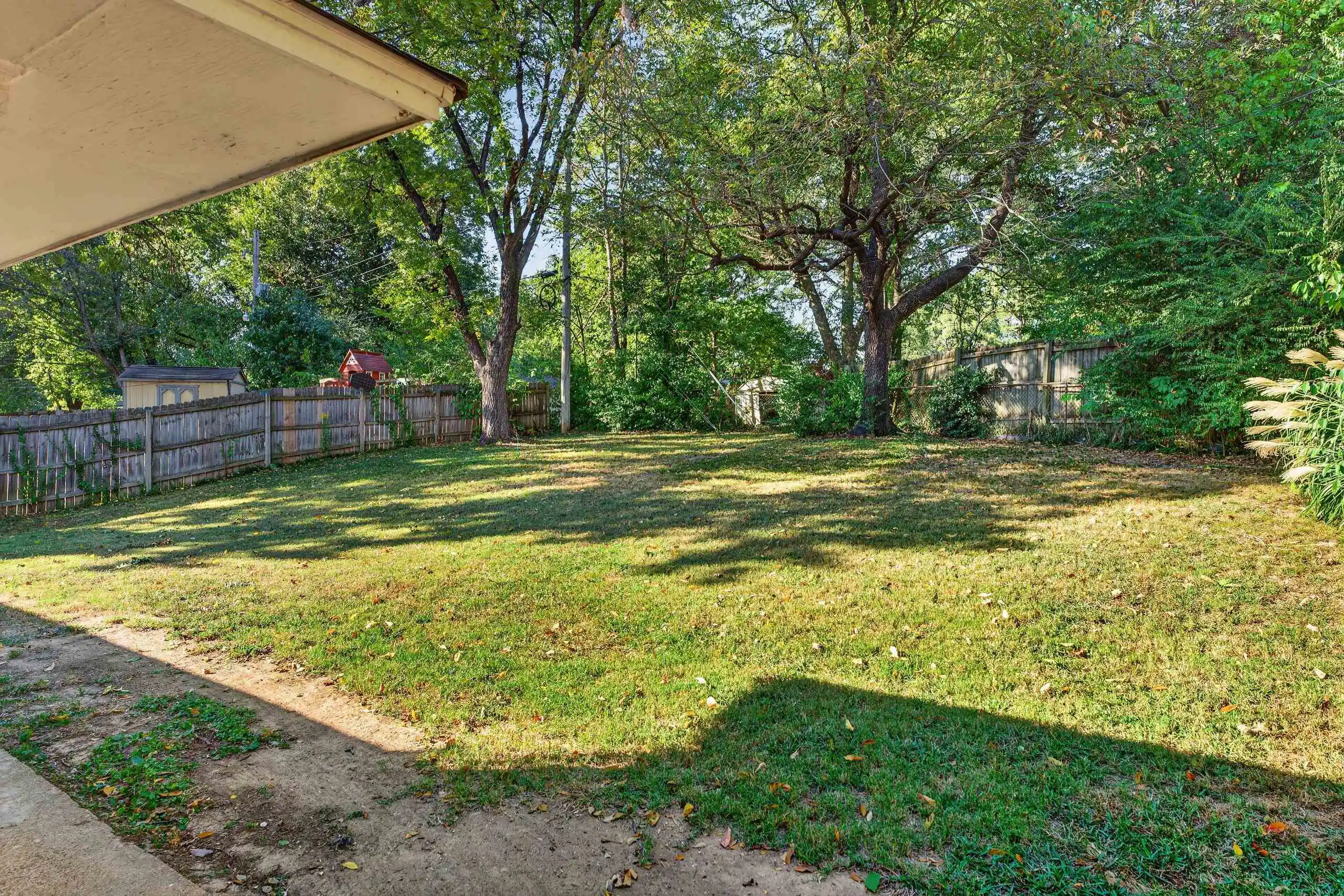 Photo 3 of Single family home for sale at 5080 Edenshire Ave, Memphis, TN 38117 | MLS# 10232962 | Listing updated on 2026-10-27