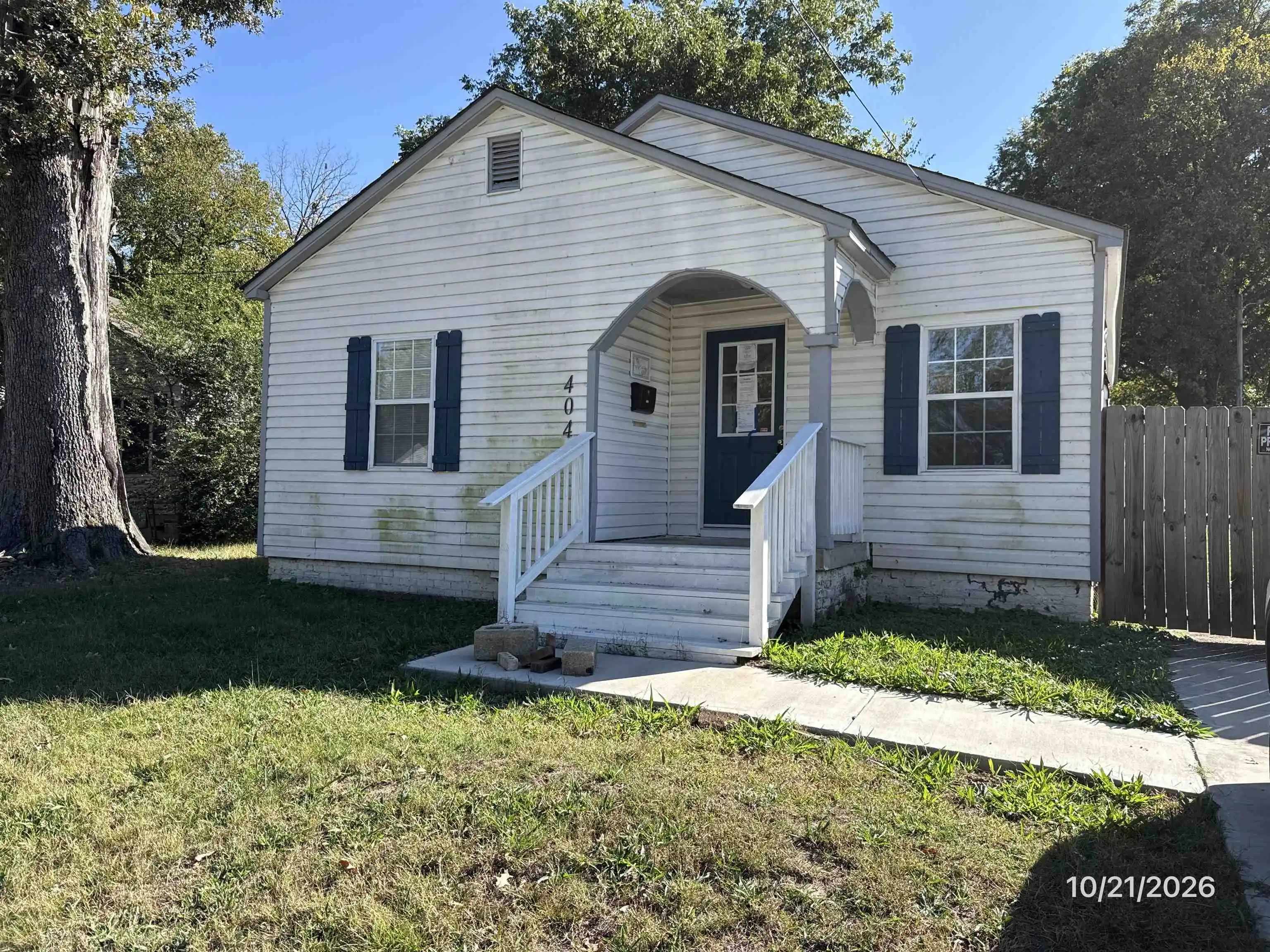 Photo 1 of Single family home for sale at 404 E 4th Street, Trenton, TN 38382 | MLS# 10232983 | Listing updated on 2026-10-22
