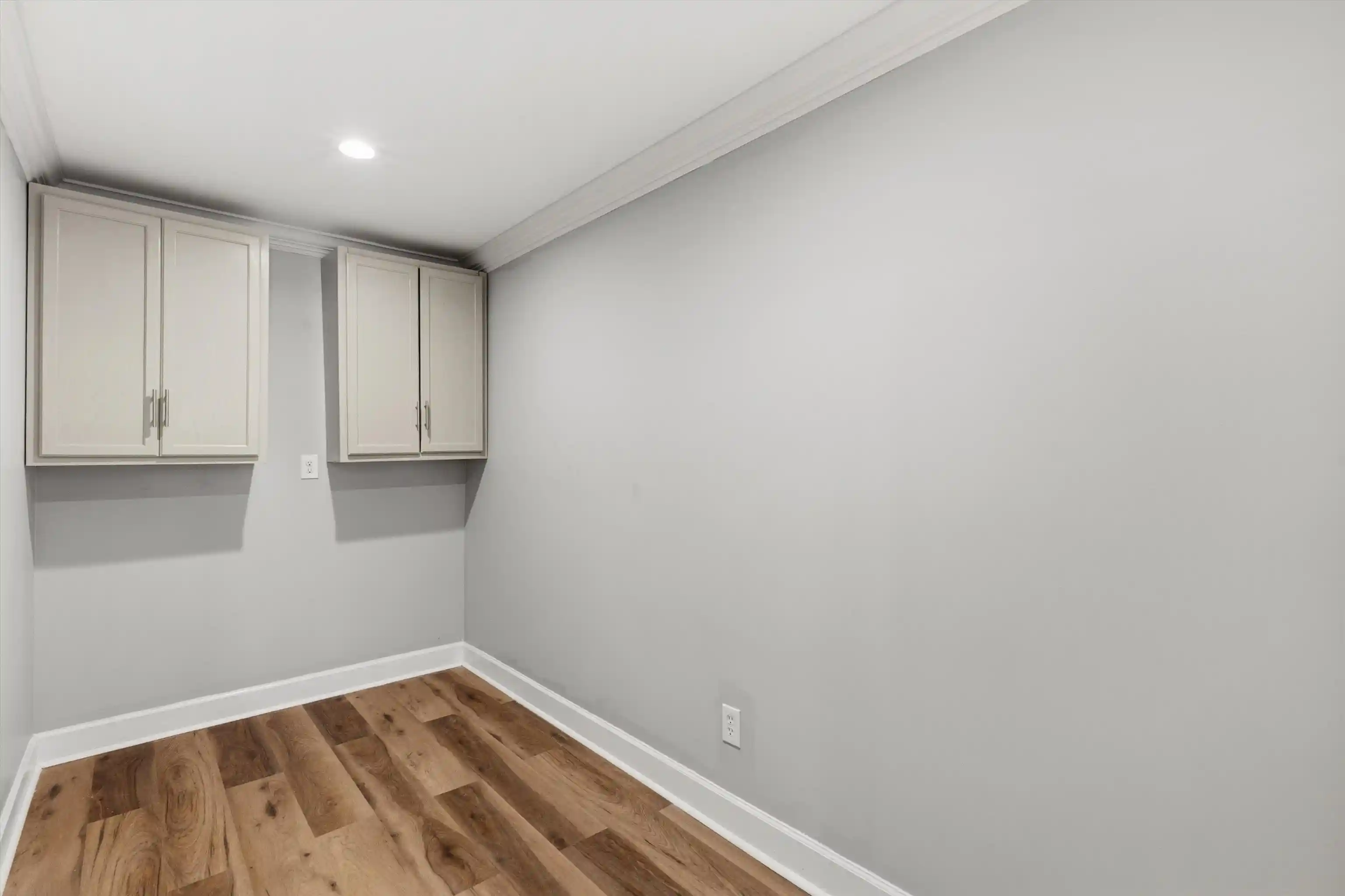 Listing Photo 1 - Condo for sale in building located at 4400 Poplar Ave, Memphis, TN 38117 - Unit #18