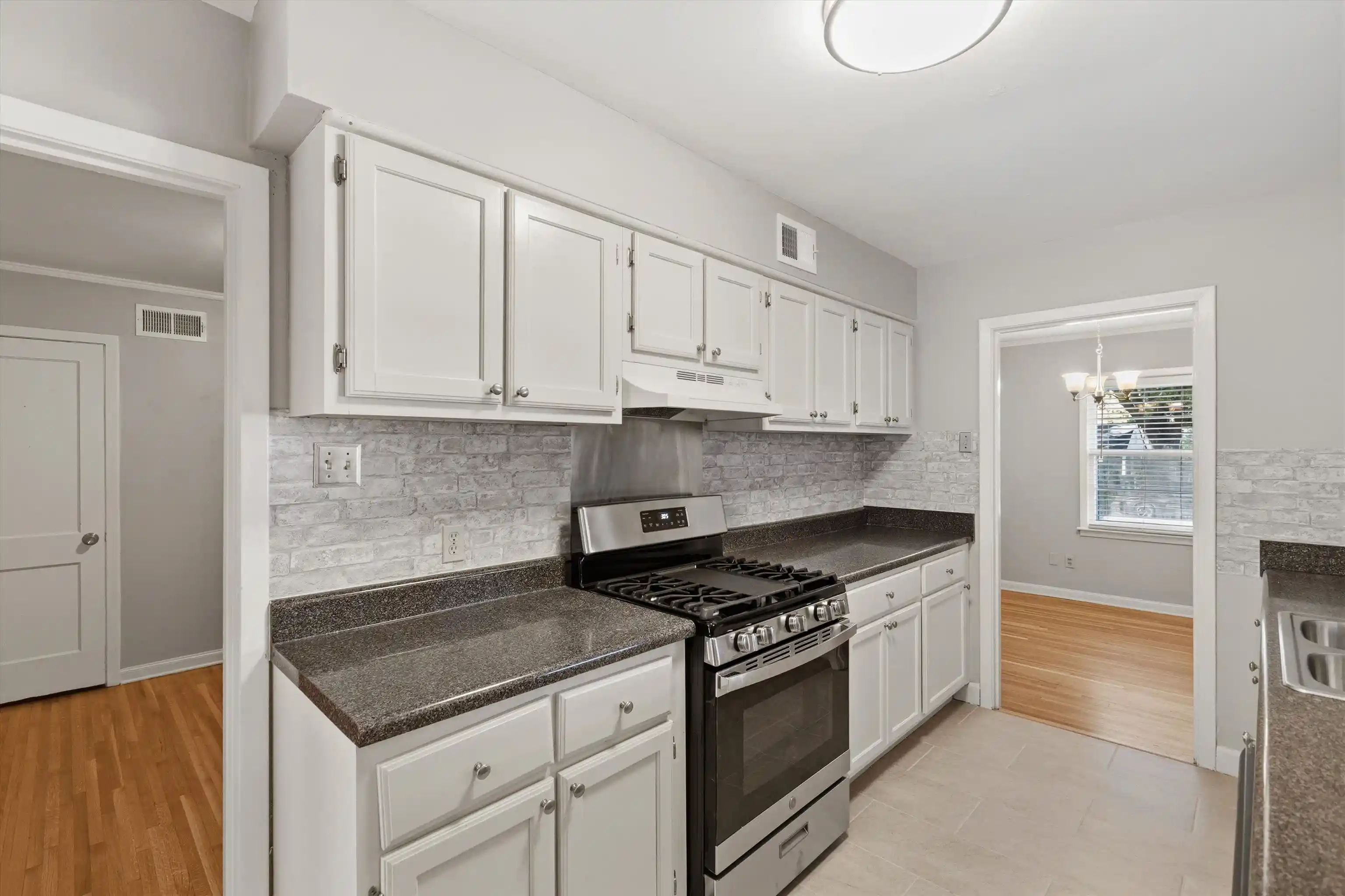 Photo 1 of Single family home for sale at 5047 Welchshire Ave, Memphis, TN 38117 | MLS# 10233015 | Listing updated on 2026-10-27