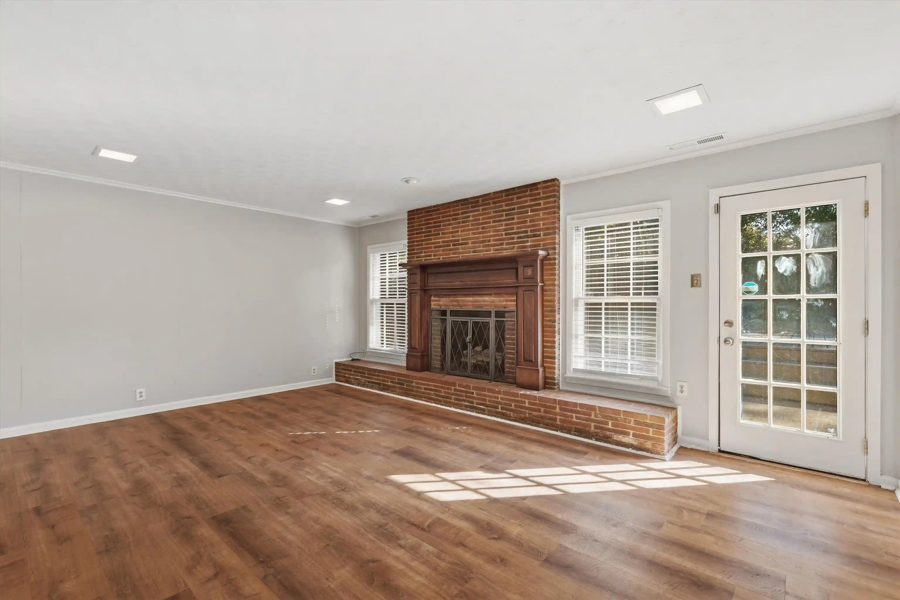 Photo 4 of Single family home for sale at 5047 Welchshire Ave, Memphis, TN 38117 | MLS# 10233015 | Listing updated on 2026-10-27