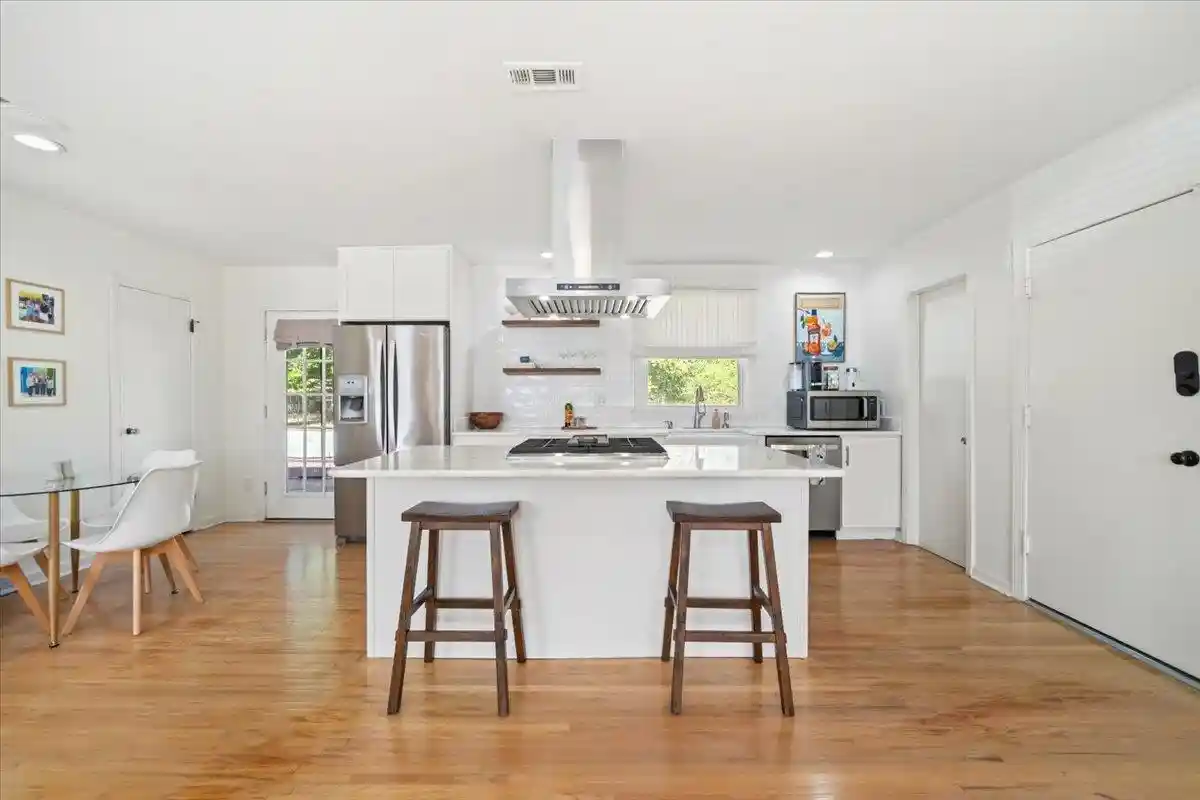 Photo 4 of Single family home for sale at 1326 Walton Dr, Memphis, TN 38117 | MLS# 10233032 | Listing updated on 2026-10-27