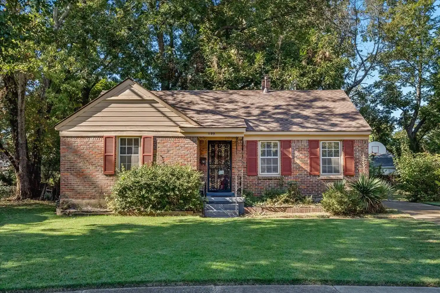 Photo 1 of Sale Pending at 1199 Shirley Cv, Memphis, TN 38122 | MLS# 10233092 | Listing updated on 2026-10-25