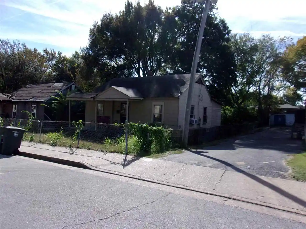 Photo 2 of Single family home for sale at 1765 Eldridge Ave, Memphis, TN 38108 | MLS# 10233093 | Listing updated on 2026-10-23