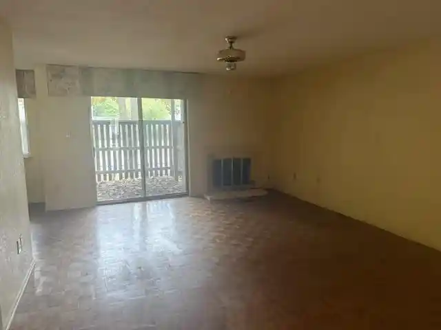 Listing Photo 1 - Condo for sale in building located at 810 Thistledown Dr, Memphis, TN 38117 - Unit #1302