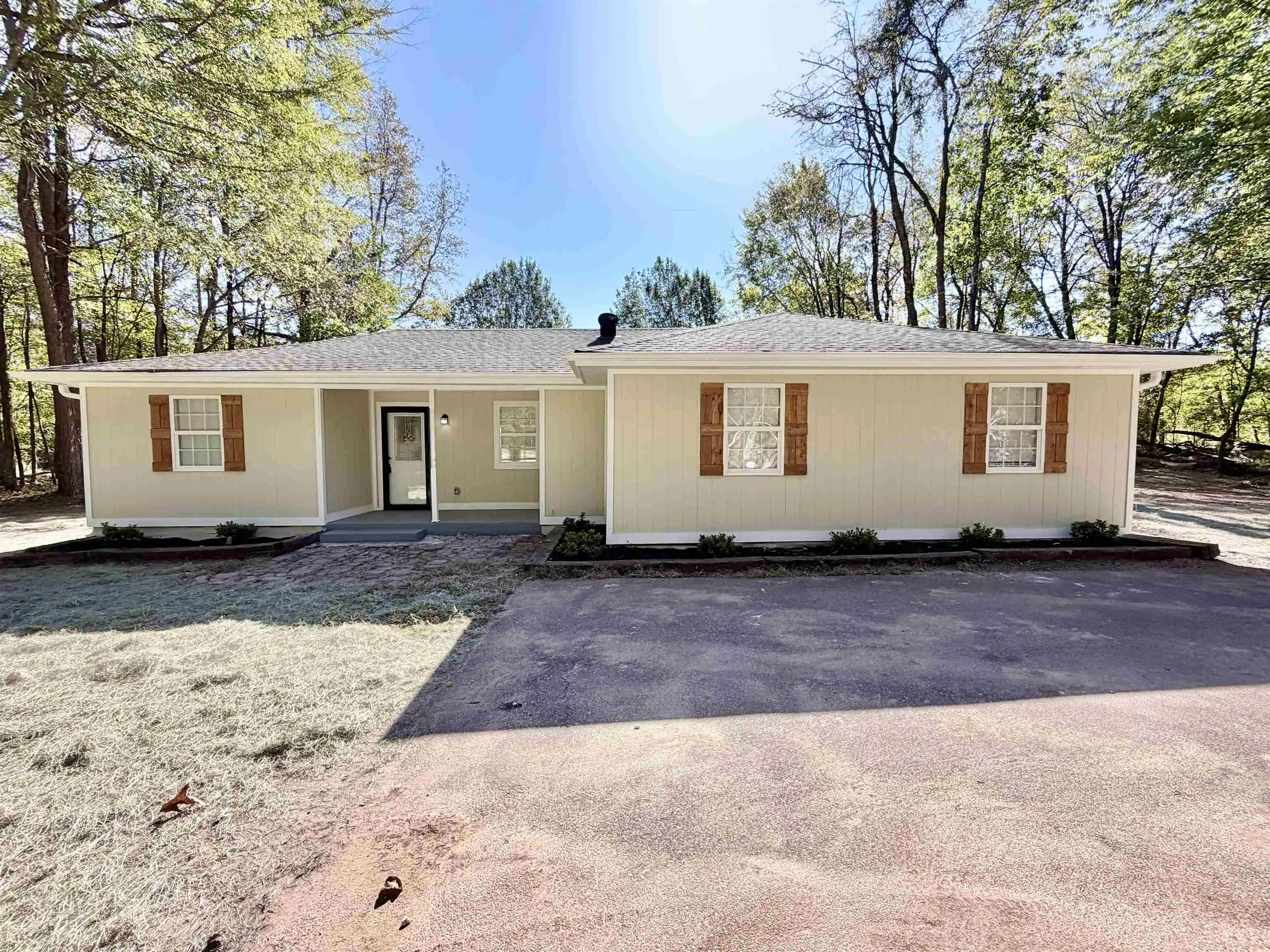 Photo 1 of Single family home for sale at 1365 Fairway Dr, Saulsbury, TN 38067 | MLS# 10233116 | Listing updated on 2026-10-30