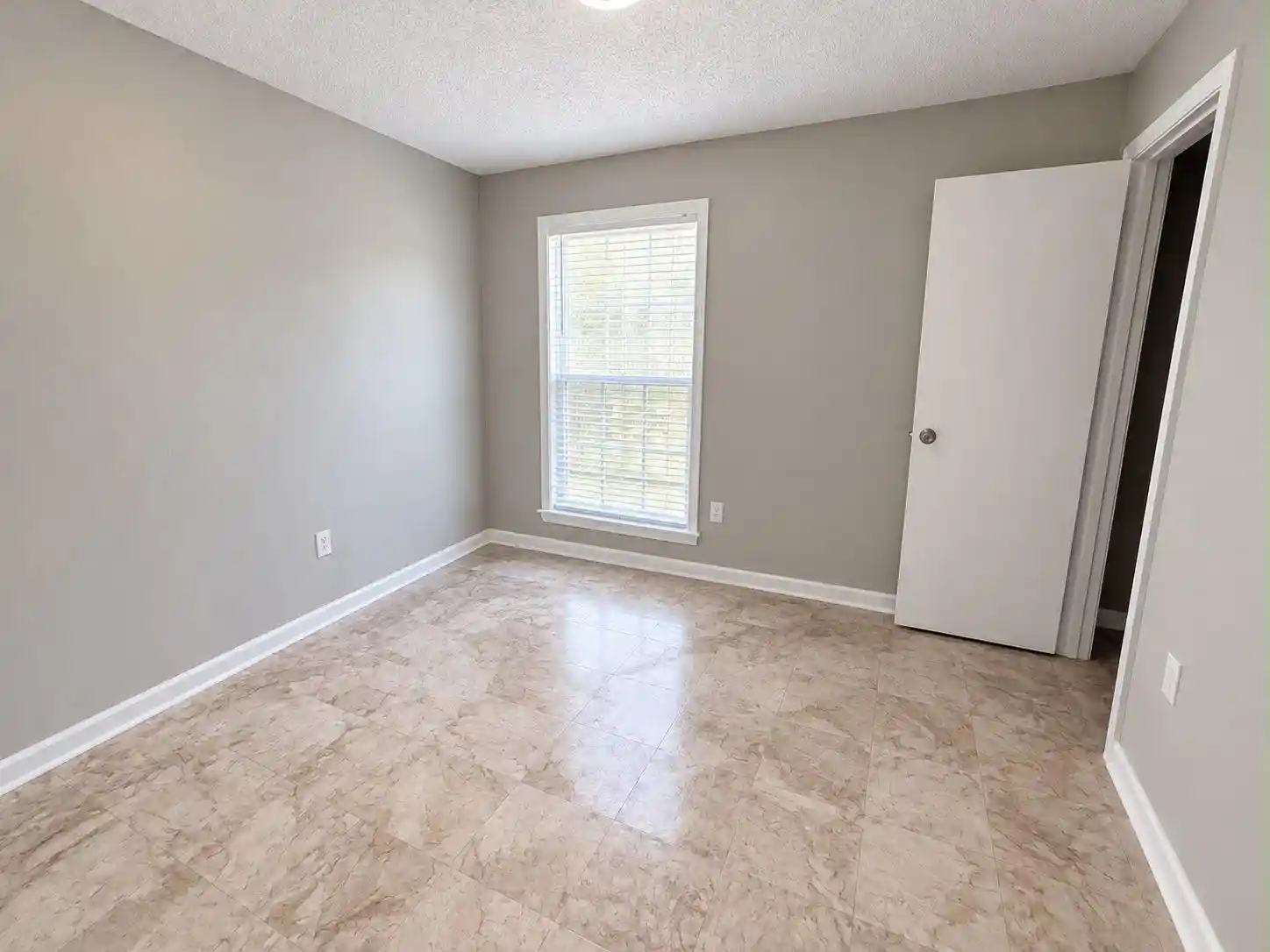 Photo 3 of Single family home for sale at 1931 Alta Vista Dr, Memphis, TN 38127 | MLS# 10233129 | Listing updated on 2026-10-29