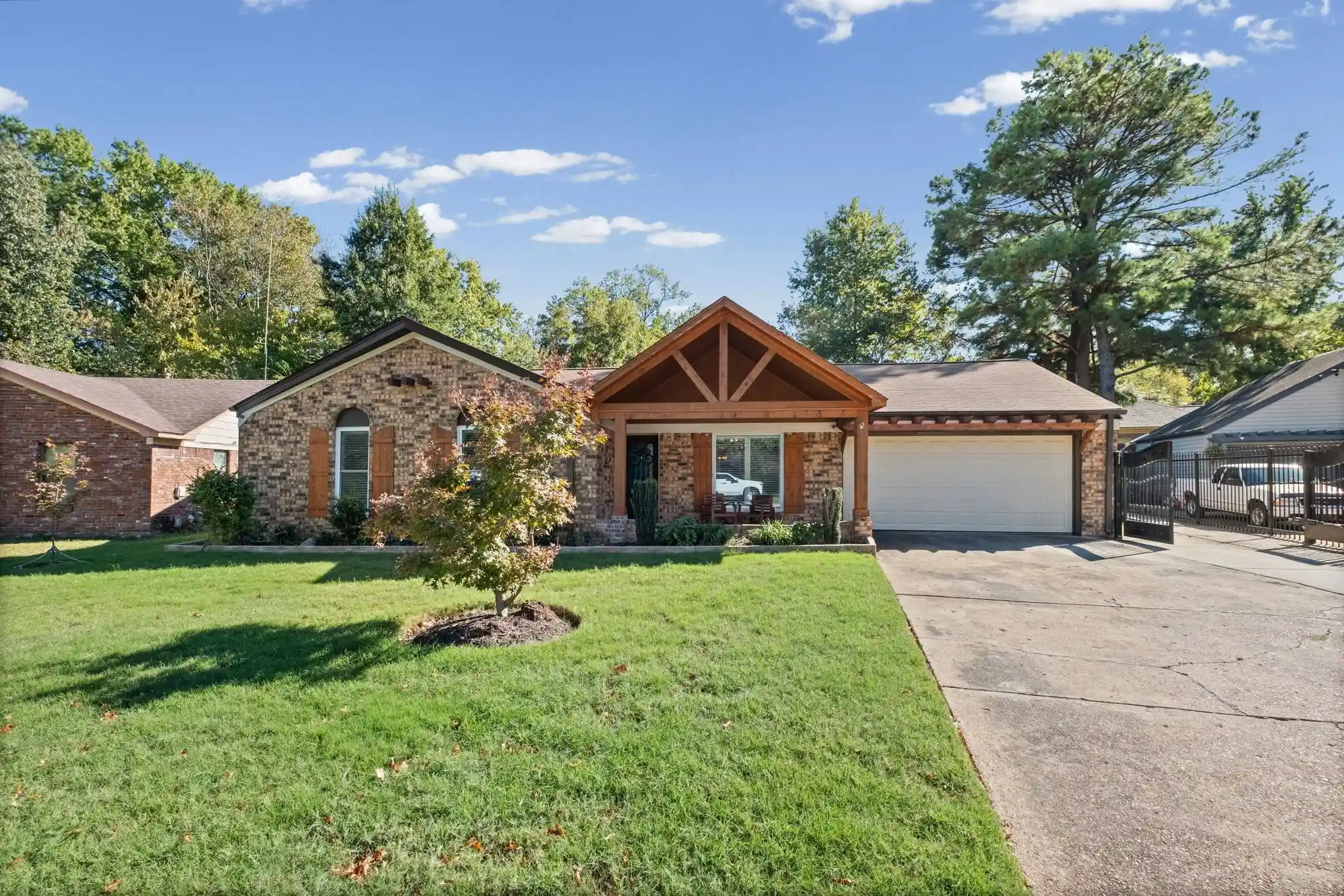 Photo 1 of Single family home for sale at 6073 Elk Grv Dr, Memphis, TN 38115 | MLS# 10233151 | Listing updated on 2026-10-24