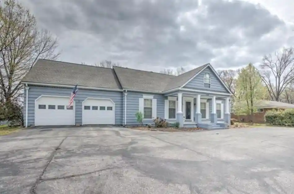 Photo 1 of Single family home for sale at 1144 E Crestwood Dr, Memphis, TN 38119 | MLS# 10233213 | Listing updated on 2026-10-28