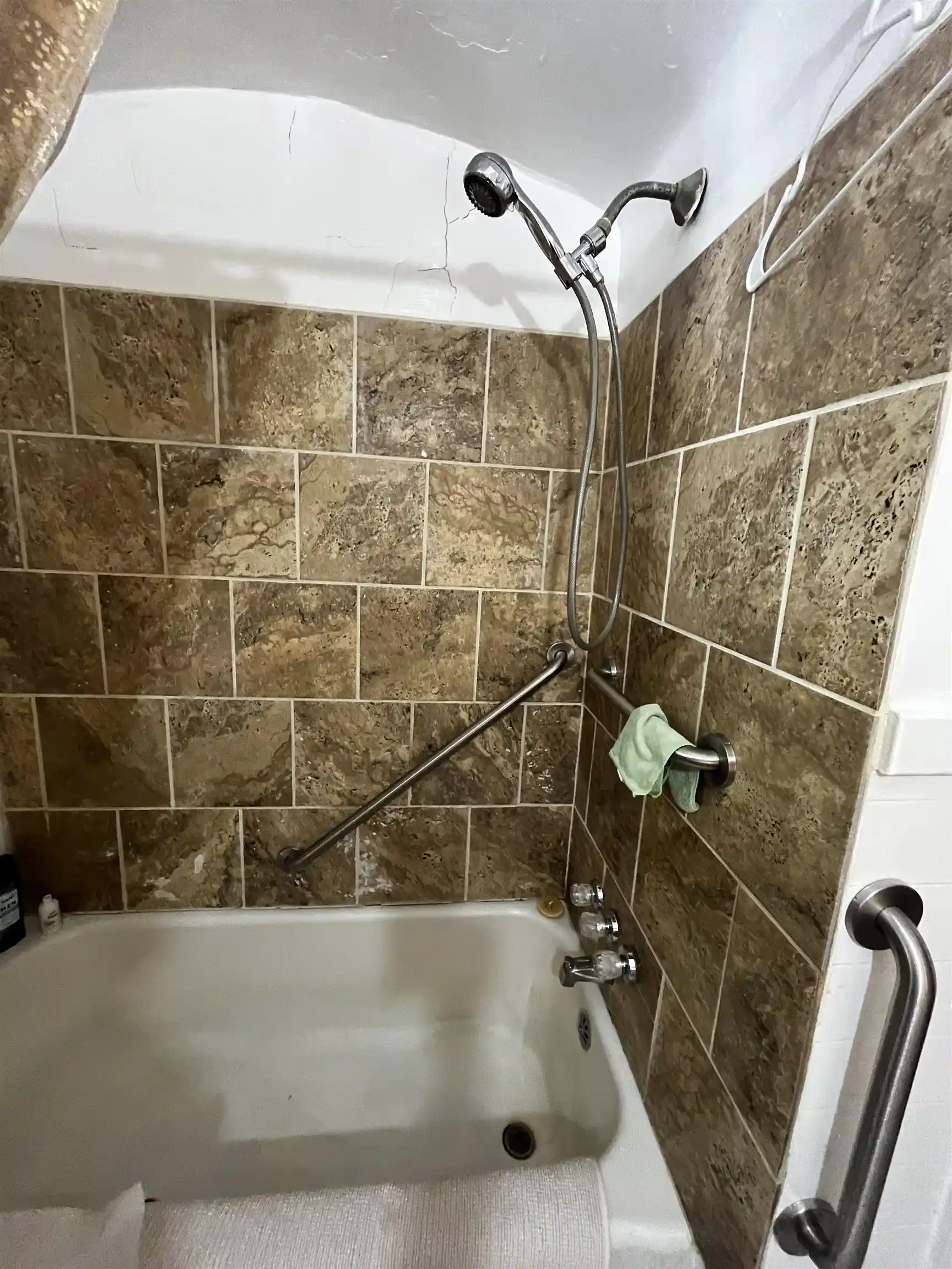 Photo 4 of Sale Pending at 2296 Vollintine Ave, Memphis, TN 38108 | MLS# 10233215 | Listing updated on 2026-10-29