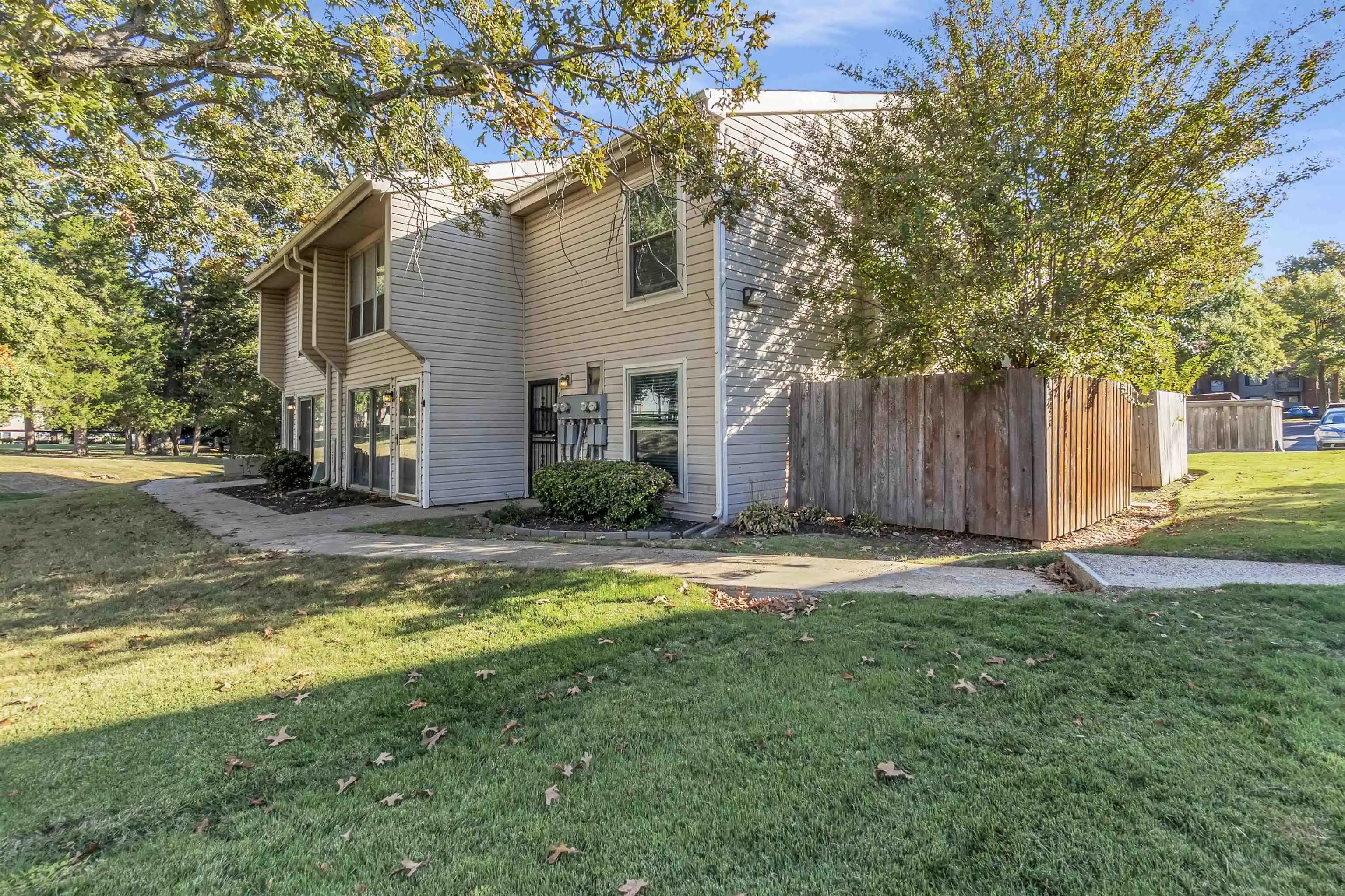 Photo 1 of Townhouse for sale at 6750 Meadow Oak Pl, Memphis, TN 38120 | MLS# 10233225 | Listing updated on 2026-10-26