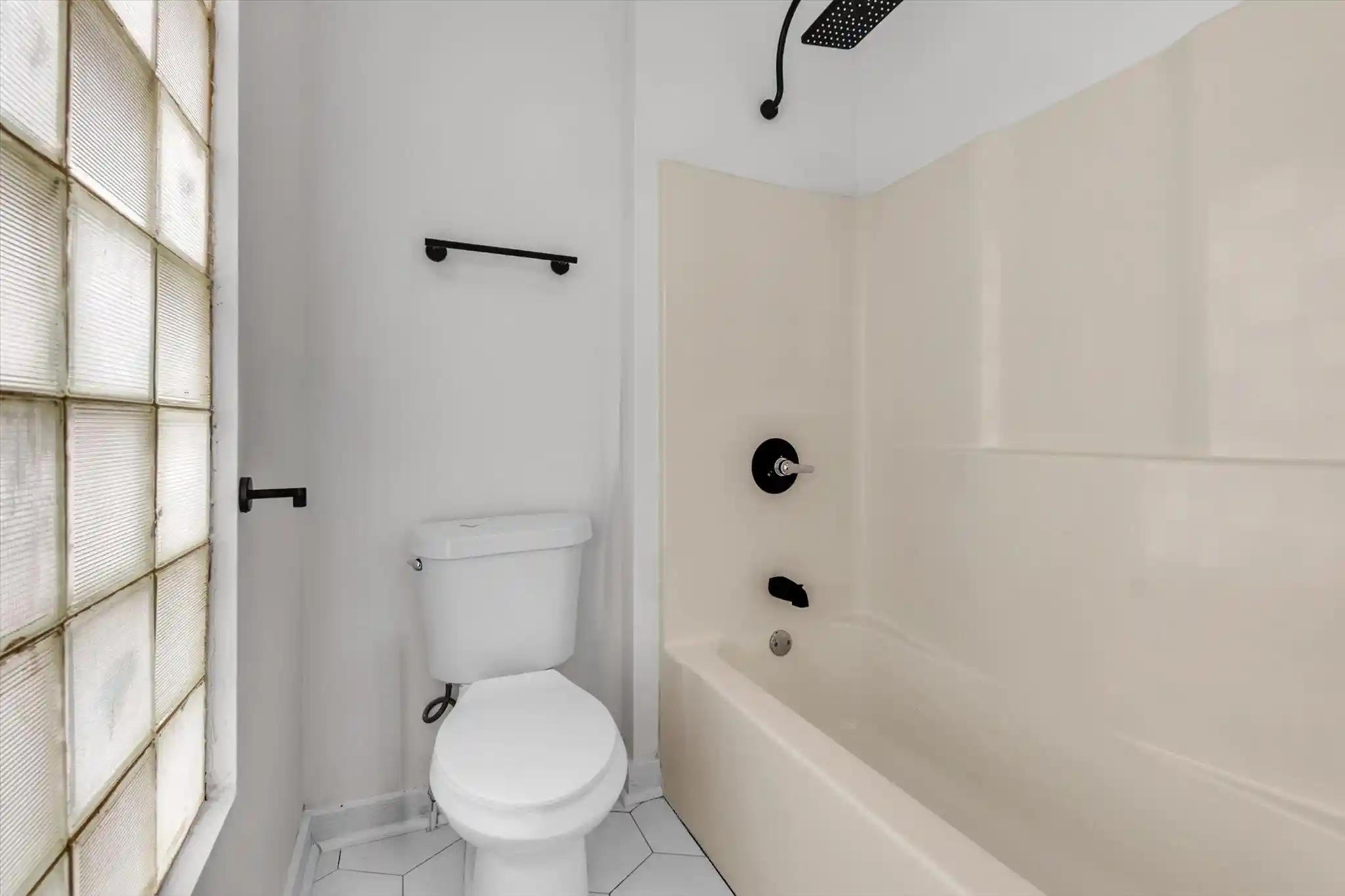 Photo 4 of Single family home for sale at 2031 Central Ave, Memphis, TN 38104 | MLS# 10233237 | Listing updated on 2026-10-26