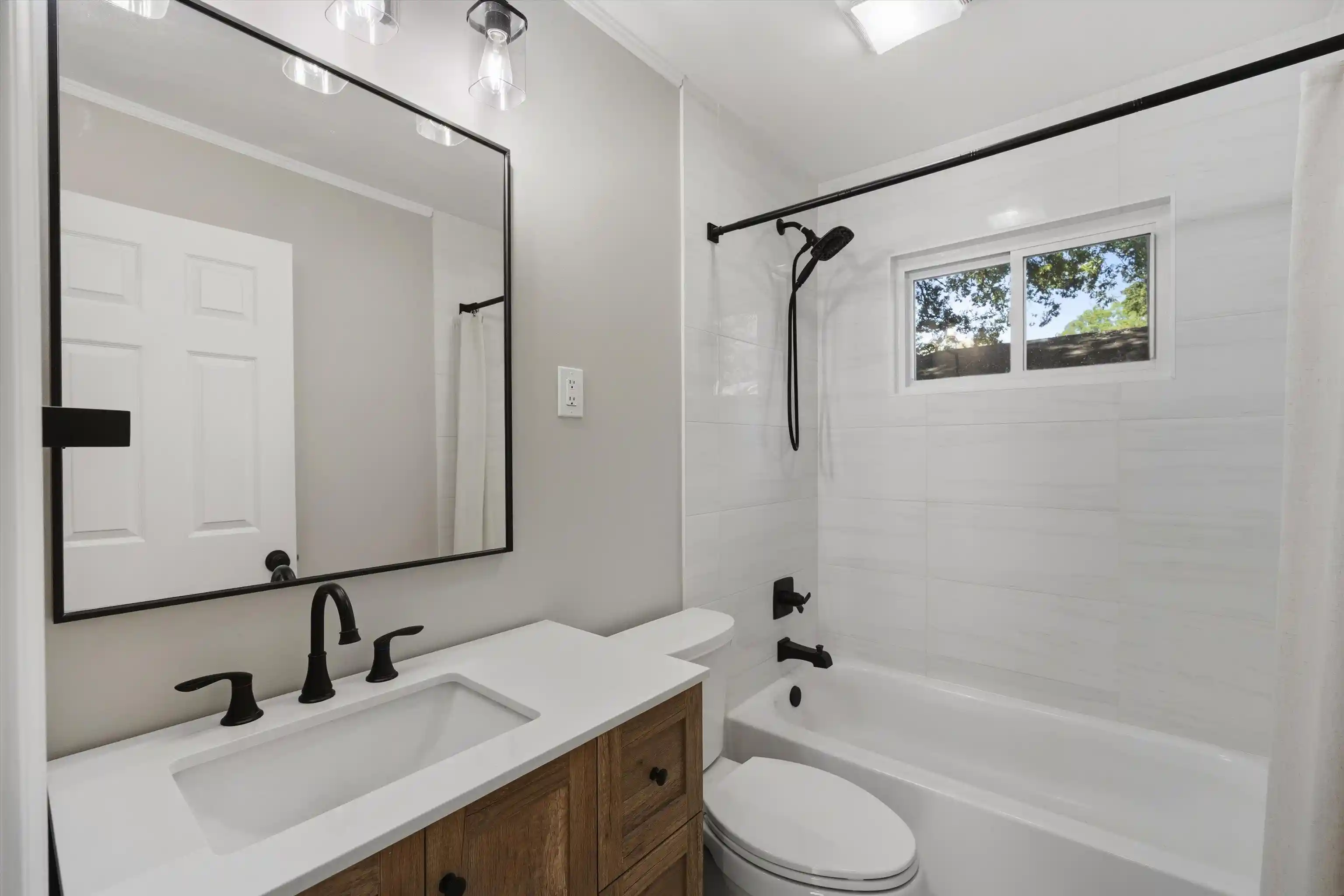 Photo 2 of Single family home for sale at 5260 Helene Rd, Memphis, TN 38117 | MLS# 10233251 | Listing updated on 2026-10-26