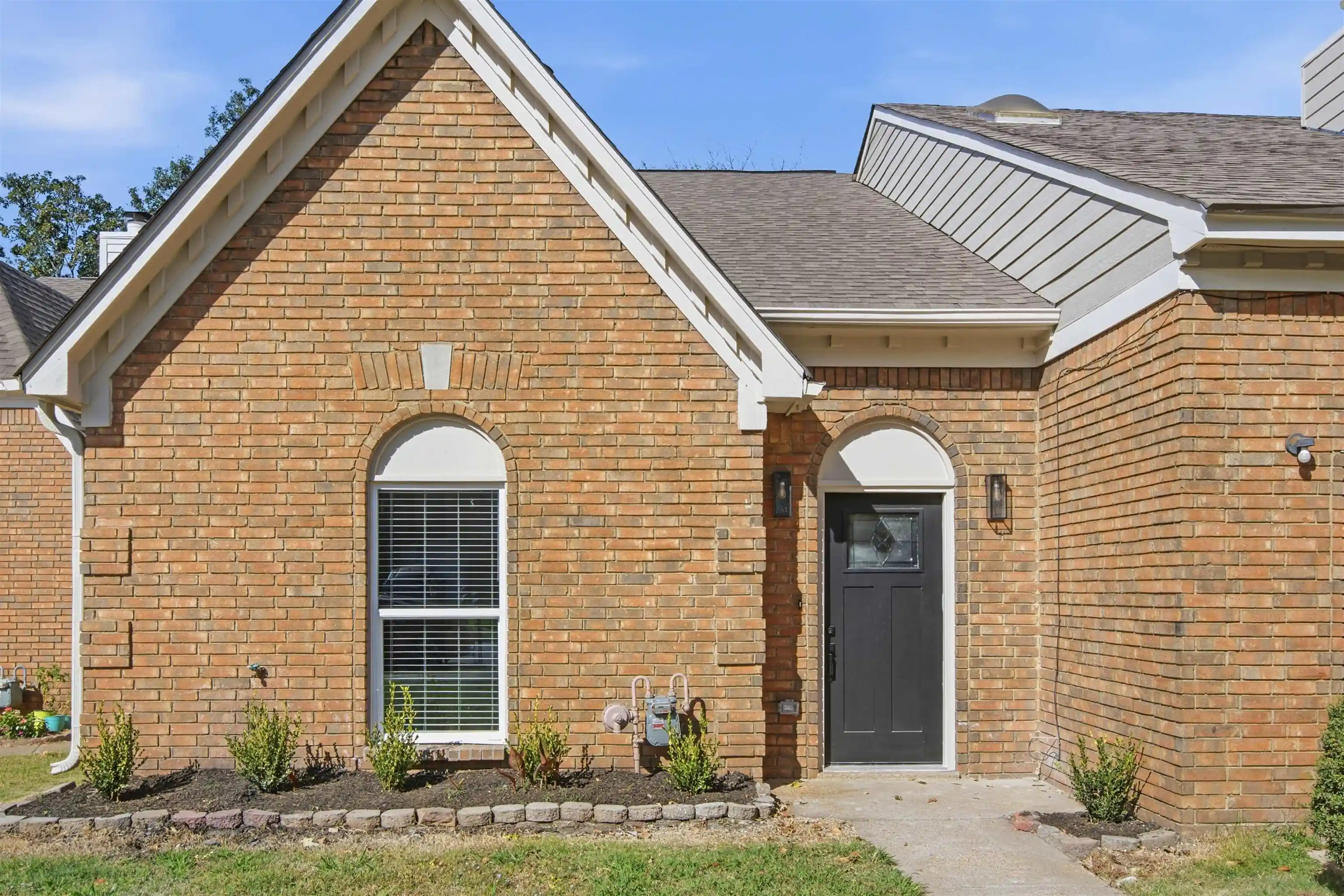 Photo 1 of Townhouse for sale at 5856 Ridgehill Dr, Memphis, TN 38141 | MLS# 10233253 | Listing updated on 2026-10-27