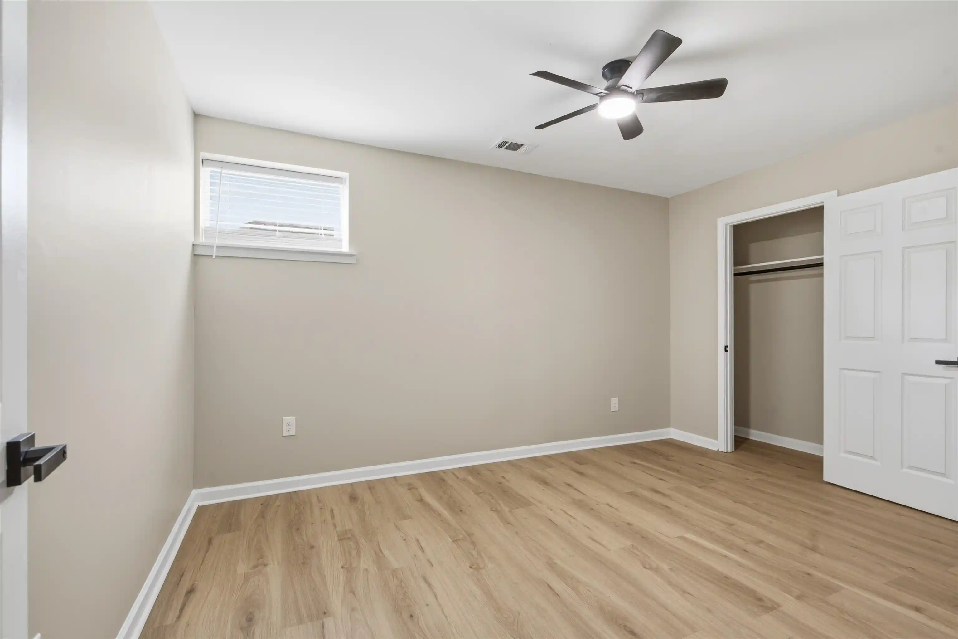 Photo 4 of Townhouse for sale at 5856 Ridgehill Dr, Memphis, TN 38141 | MLS# 10233253 | Listing updated on 2026-10-27