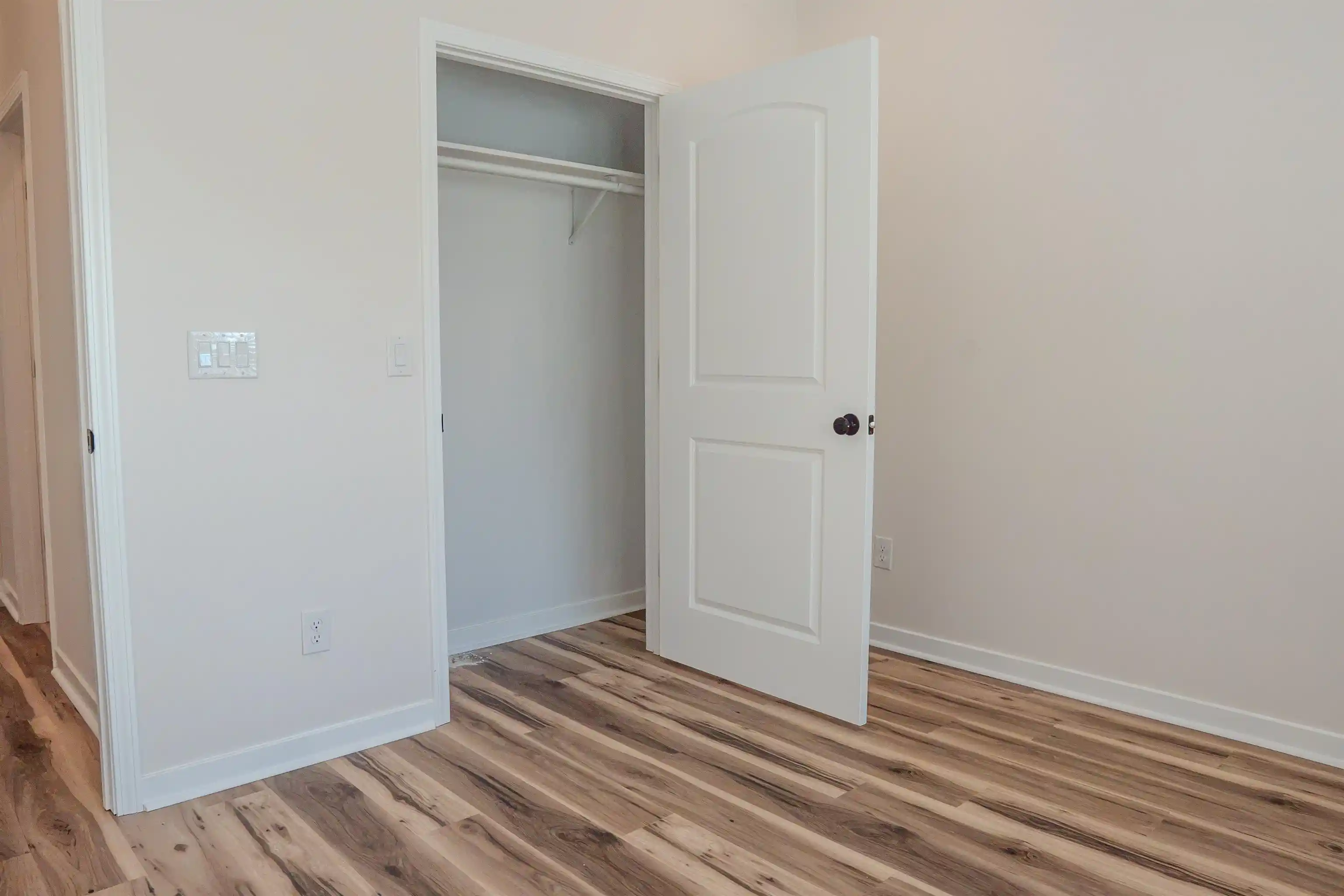 Photo 3 of Single family home for sale at 847 Westwood Ave, Jackson, TN 38301 | MLS# 10233271 | Listing updated on 2026-10-27