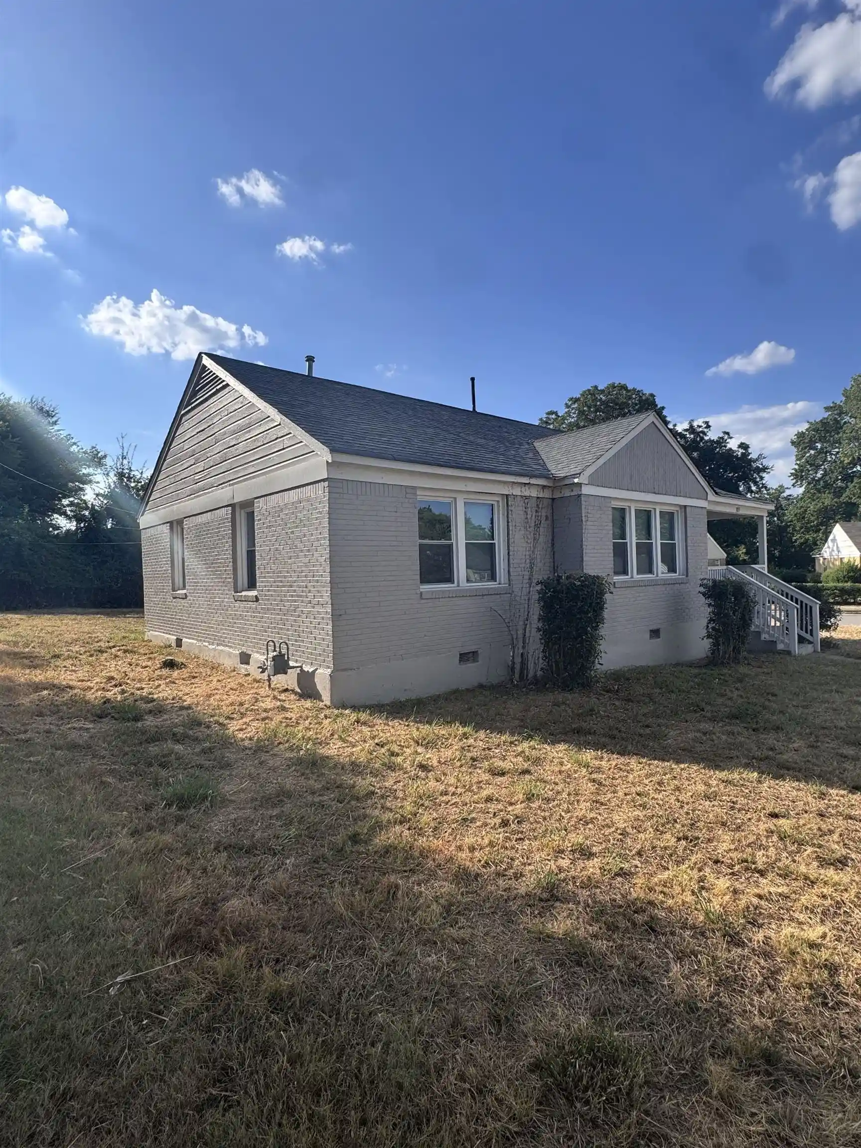 Photo 4 of Single family home for sale at 1051 Seymour St, Memphis, TN 38108 | MLS# 10233313 | Listing updated on 2026-10-28