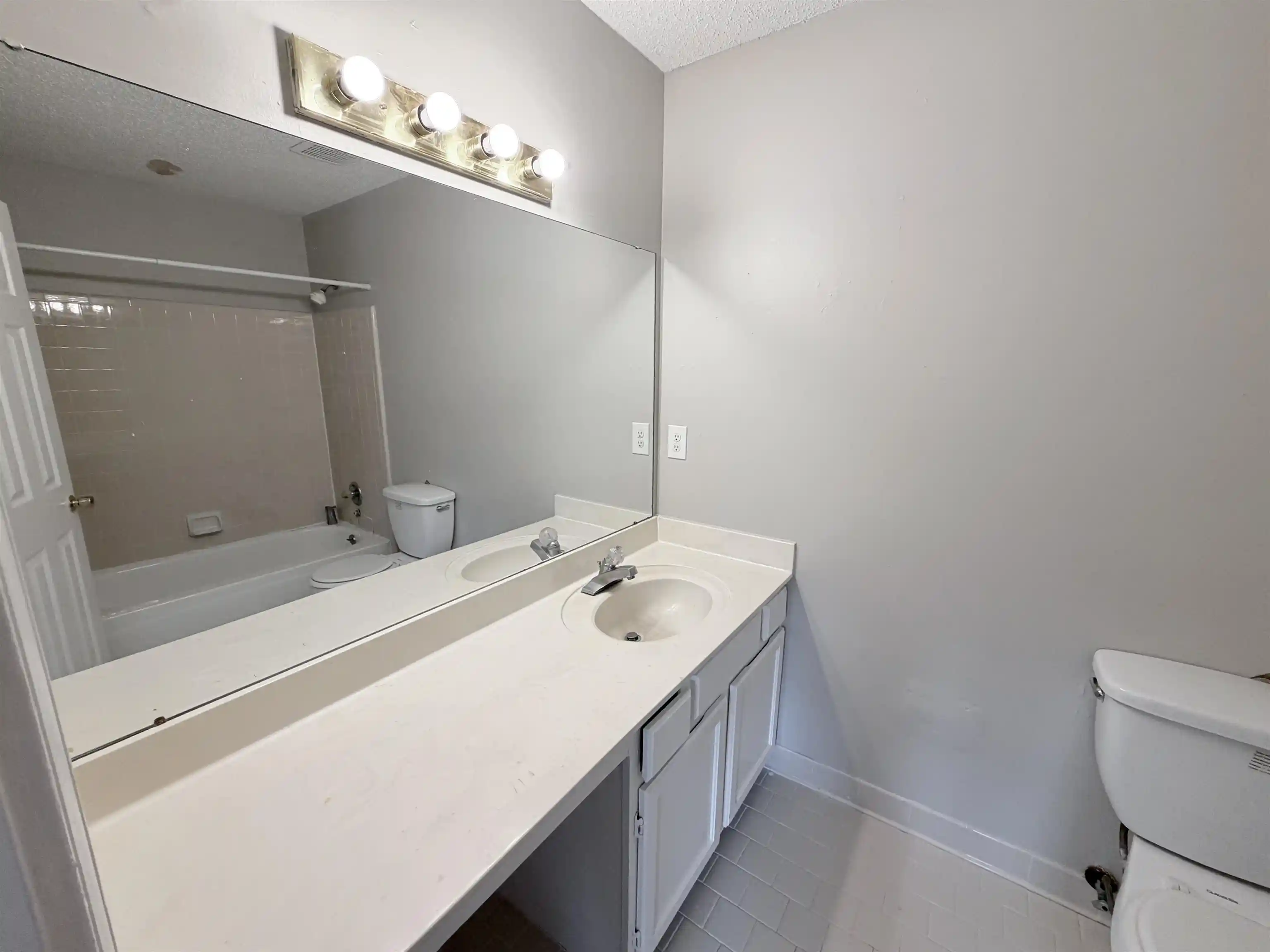 Photo 4 of Townhouse for sale at 4206 Cedartree Dr, Memphis, TN 38141 | MLS# 10233330 | Listing updated on 2026-10-28