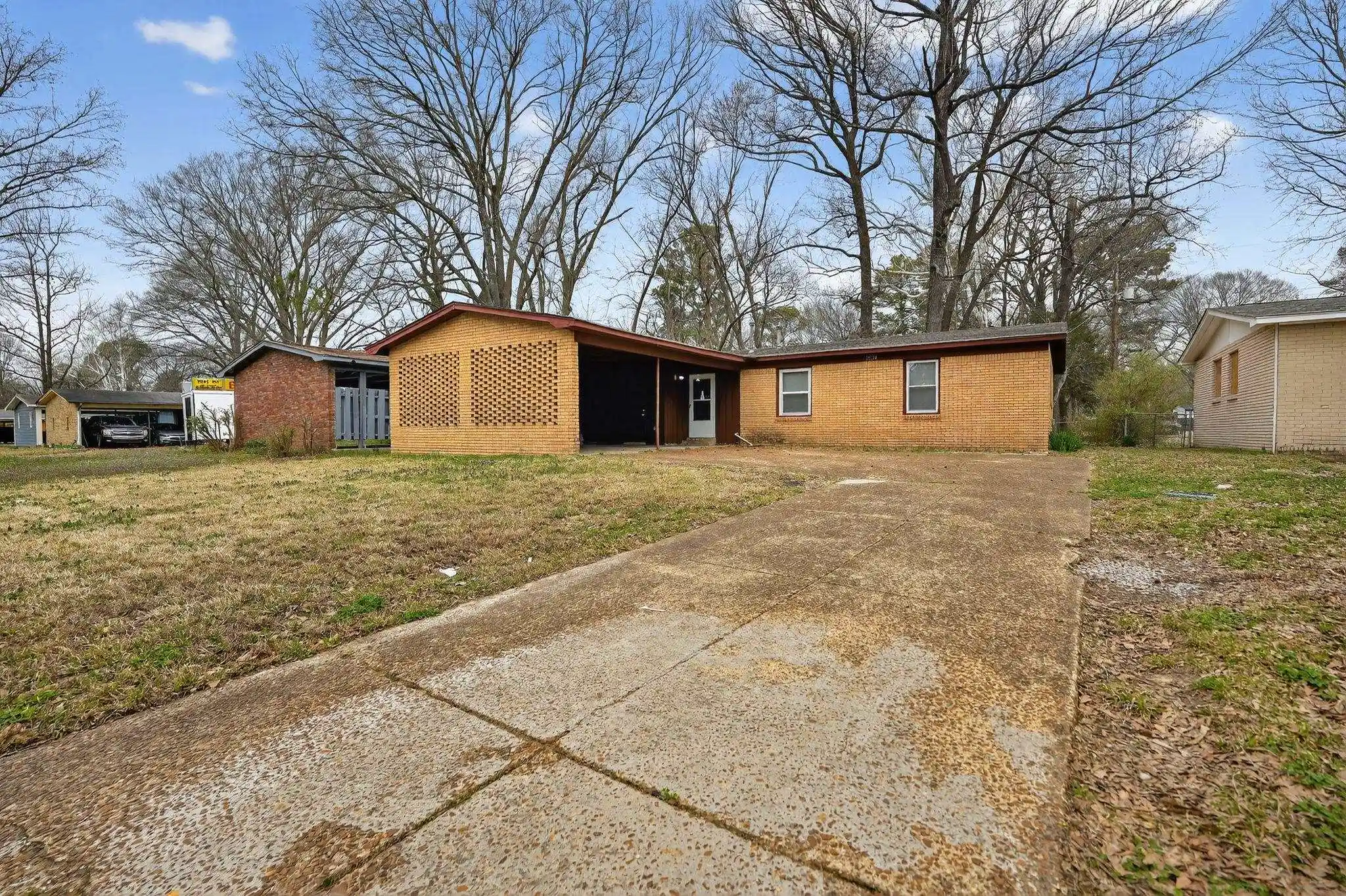 Photo 1 of Single family home for sale at 1574 Gowan Dr, Memphis, TN 38127 | MLS# 10233345 | Listing updated on 2026-10-28