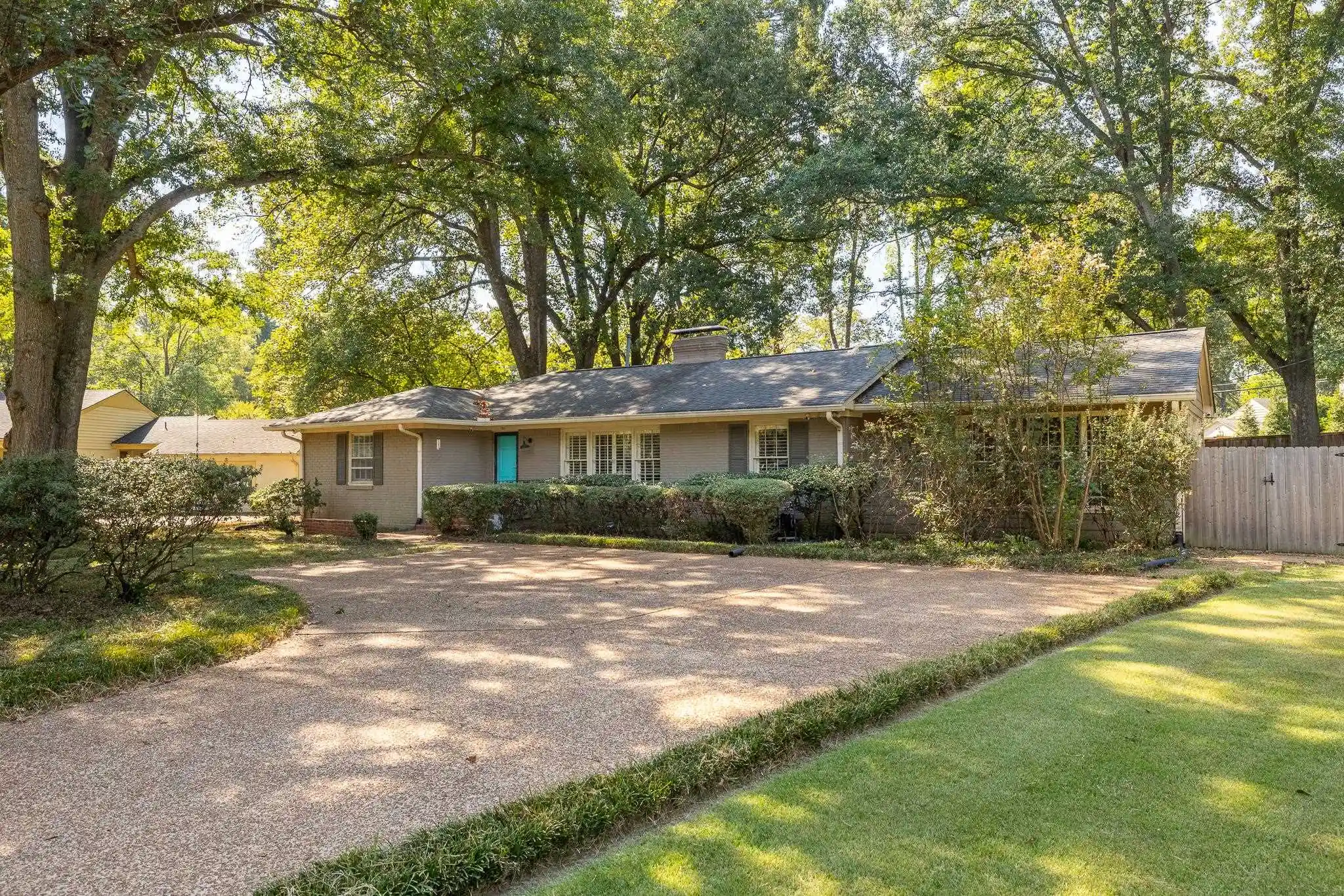 Photo 1 of Single family home for sale at 53 W Walnut Grv Cir, Memphis, TN 38117 | MLS# 10233352 | Listing updated on 2026-10-28
