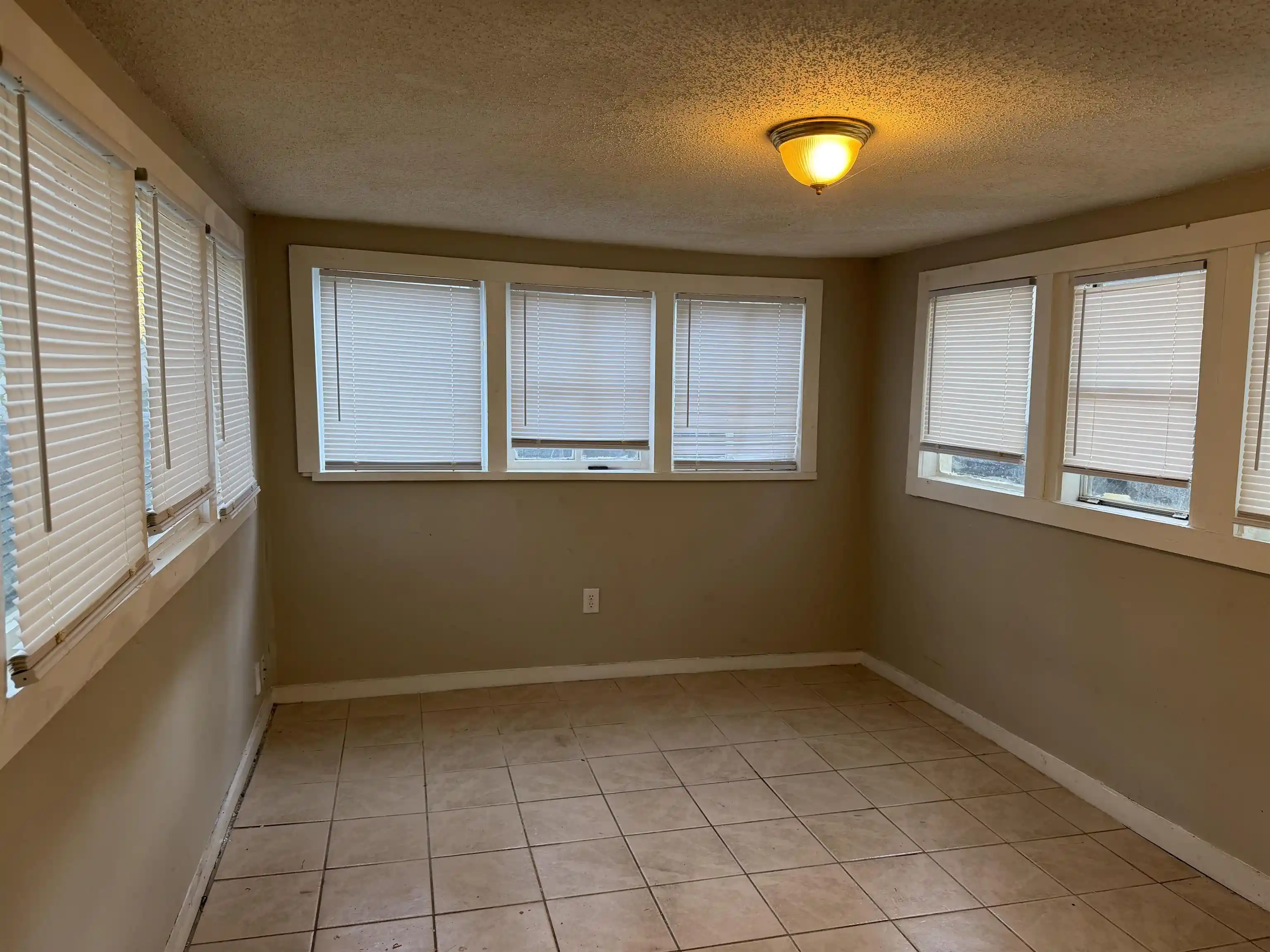 Photo 4 of Single family home for sale at 411 S Fenwick Rd, Memphis, TN 38111 | MLS# 10233360 | Listing updated on 2026-10-28