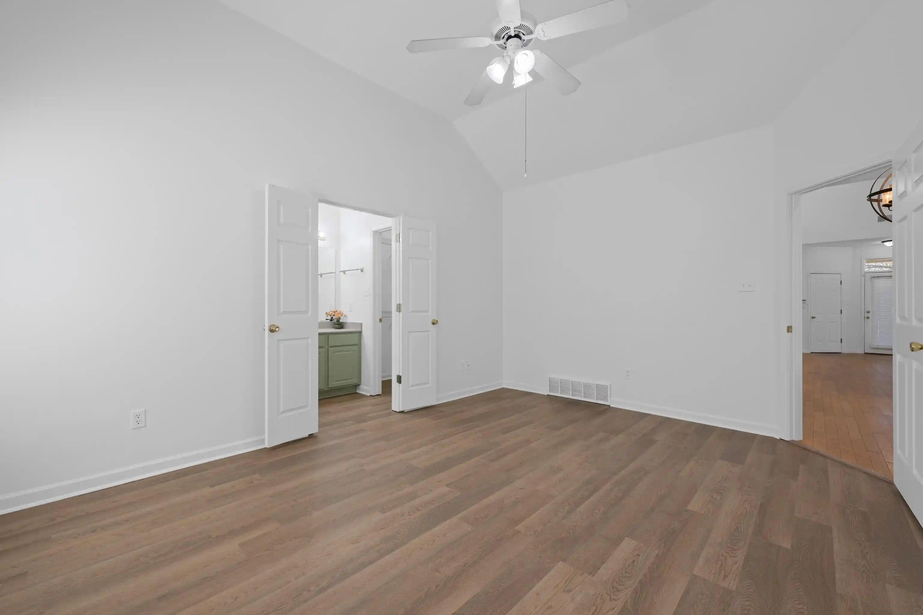 Photo 4 of Single family home for sale at 1040 River Isle Cv, Memphis, TN 38103 | MLS# 10233382 | Listing updated on 2026-10-29