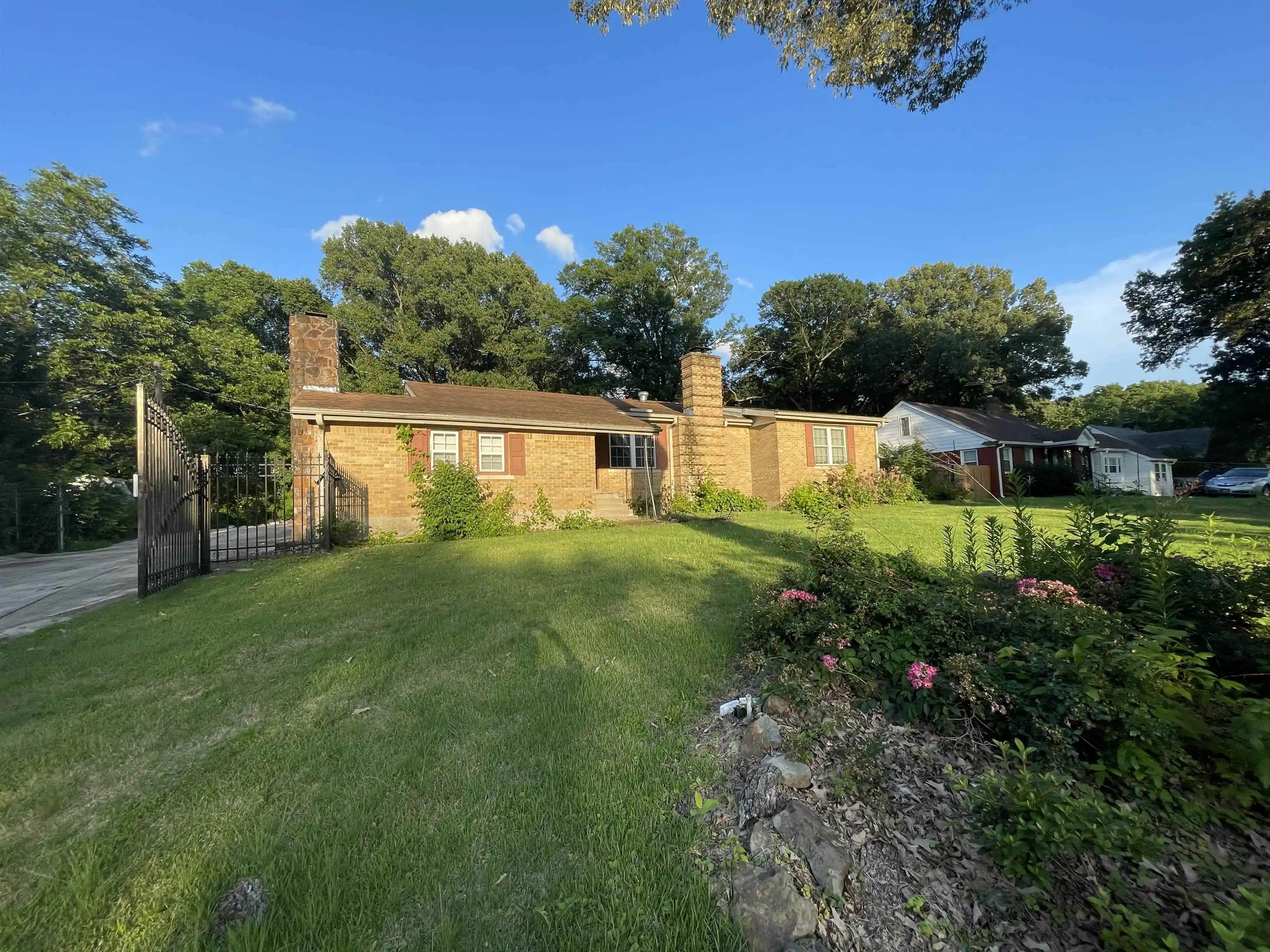 Single family home for sale at 3330 Lakeview Rd, Memphis, TN 38116 | MLS# 10233396