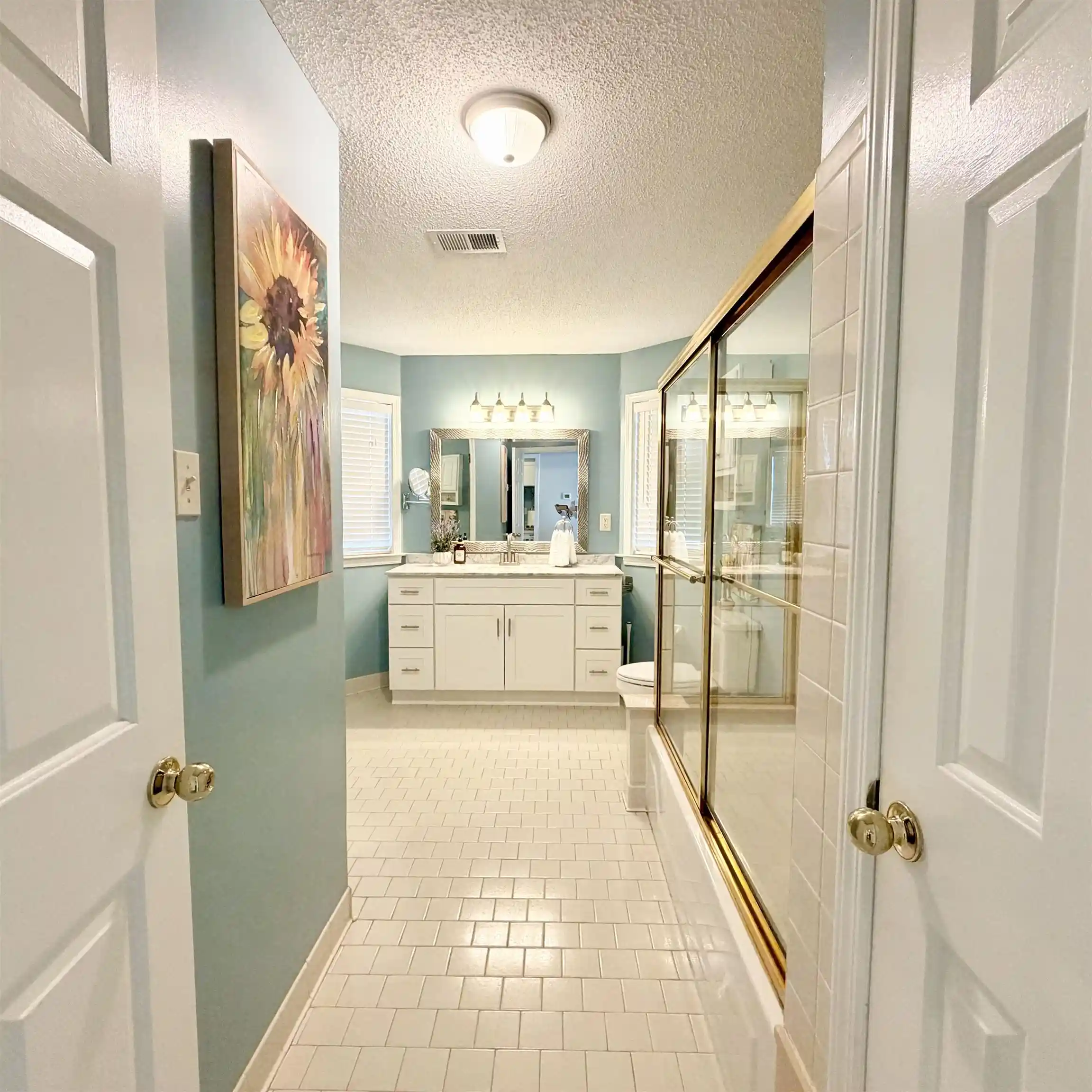 Photo 3 of Condo for sale at 6634 Pondside Cir #1, Memphis, TN 38119 | MLS# 10233418 | Listing updated on 2026-10-29
