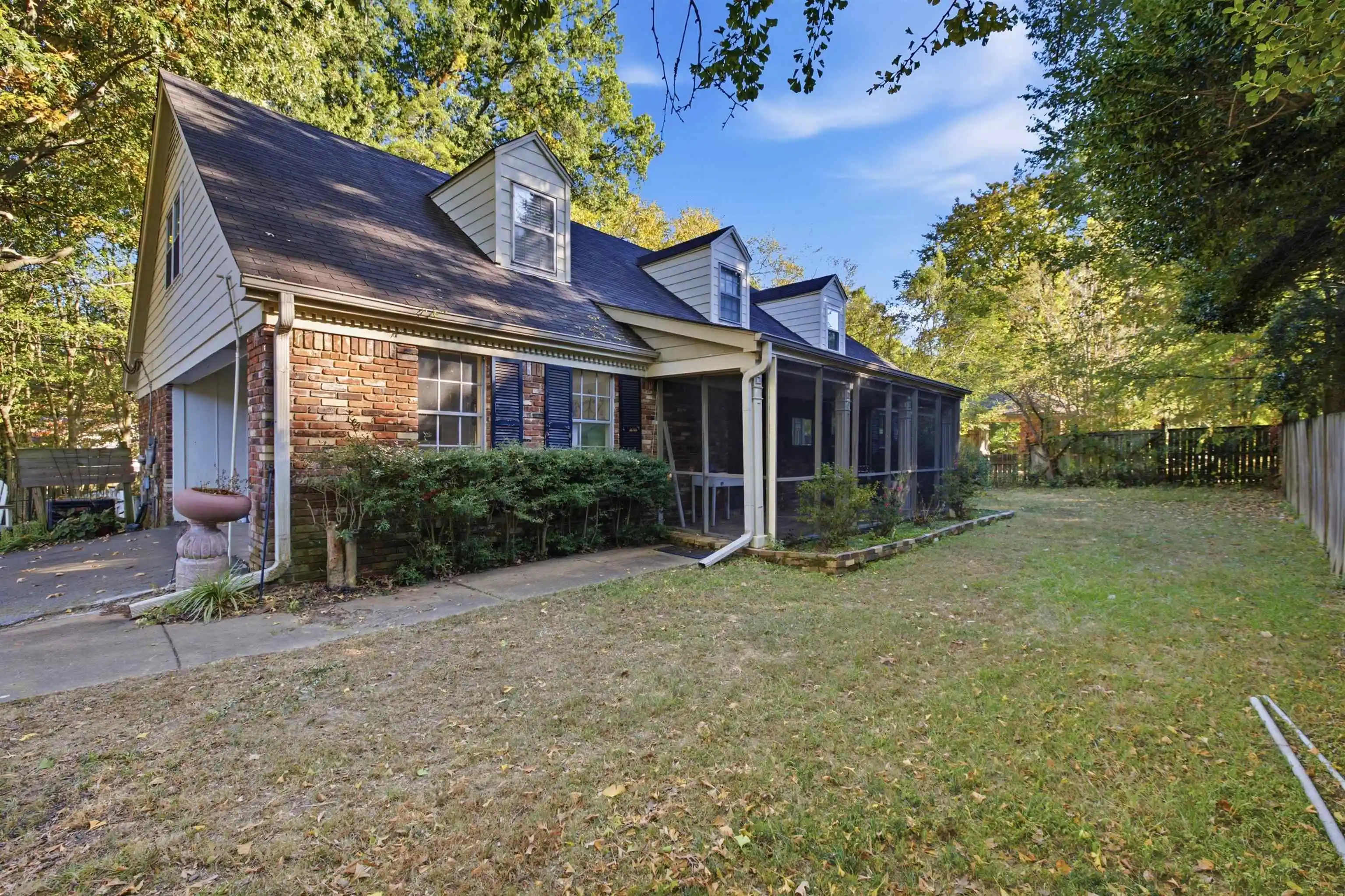 Photo 1 of Single family home for sale at 130 N Graham St, Memphis, TN 38117 | MLS# 10233423 | Listing updated on 2026-10-29
