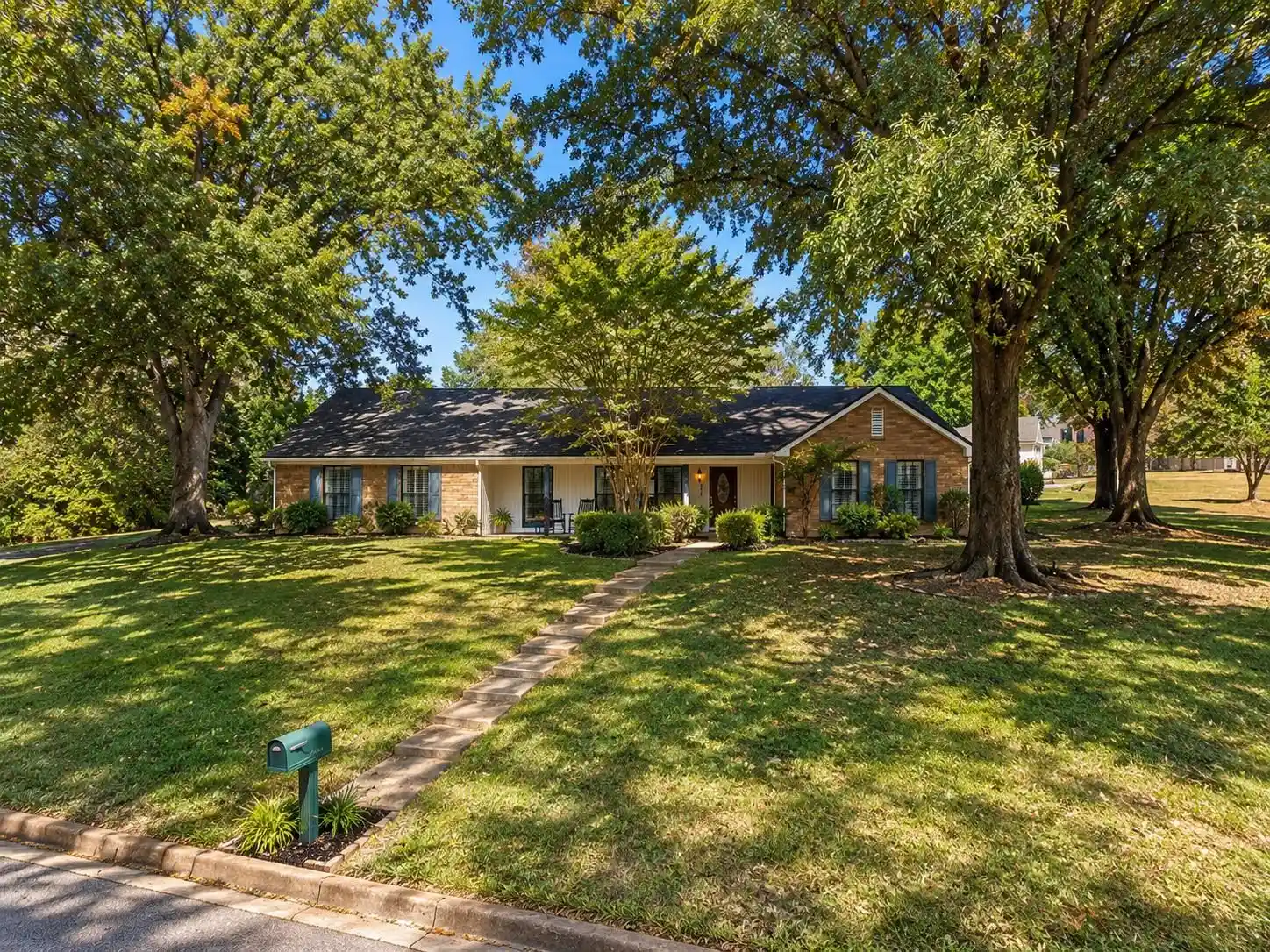 Townhouse for sale at 2345 Lovitt Dr, Memphis, TN 38119 | MLS# 10233445