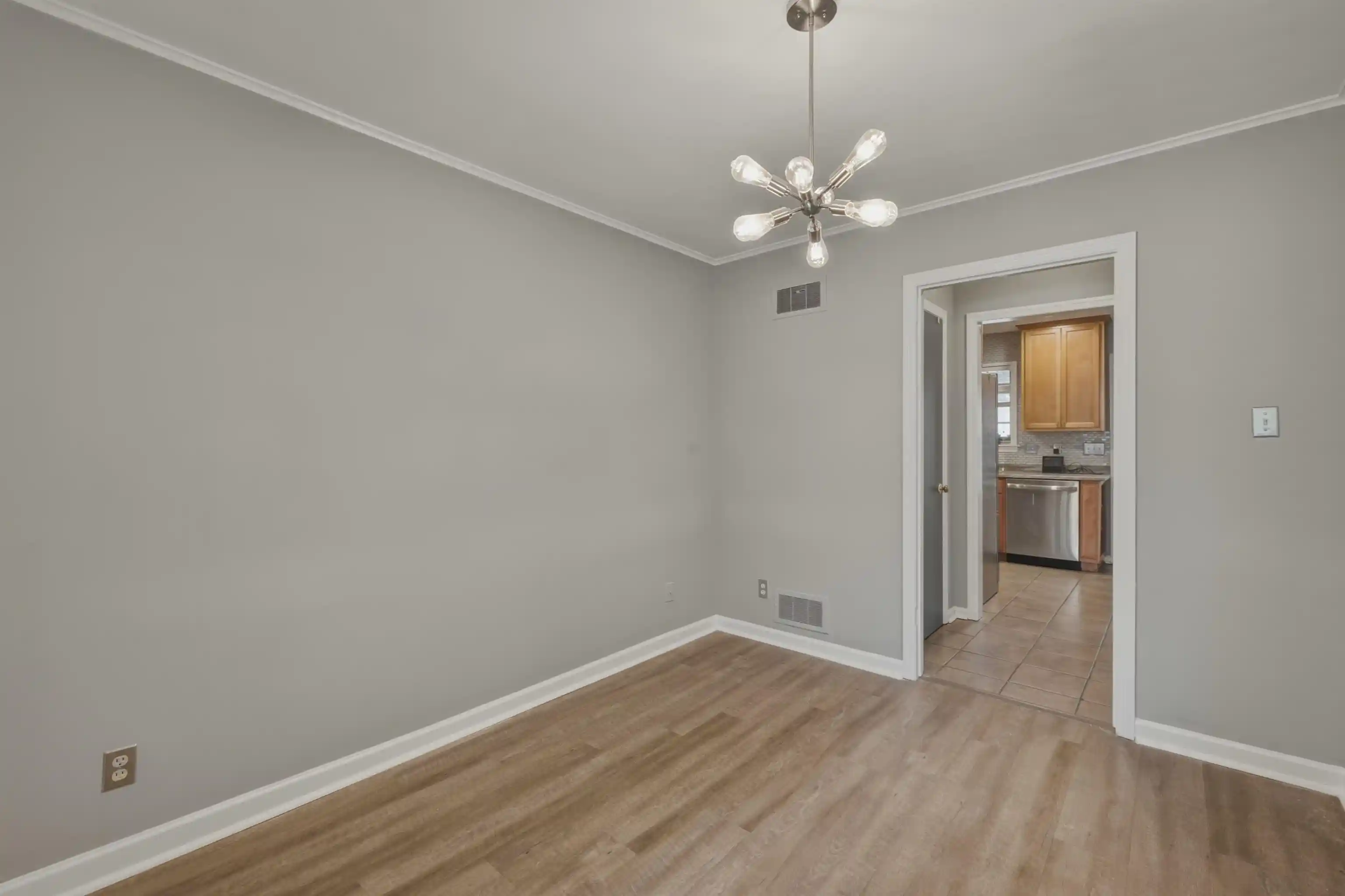 Photo 4 of Townhouse for sale at 2345 Lovitt Dr, Memphis, TN 38119 | MLS# 10233445 | Listing updated on 2026-10-30