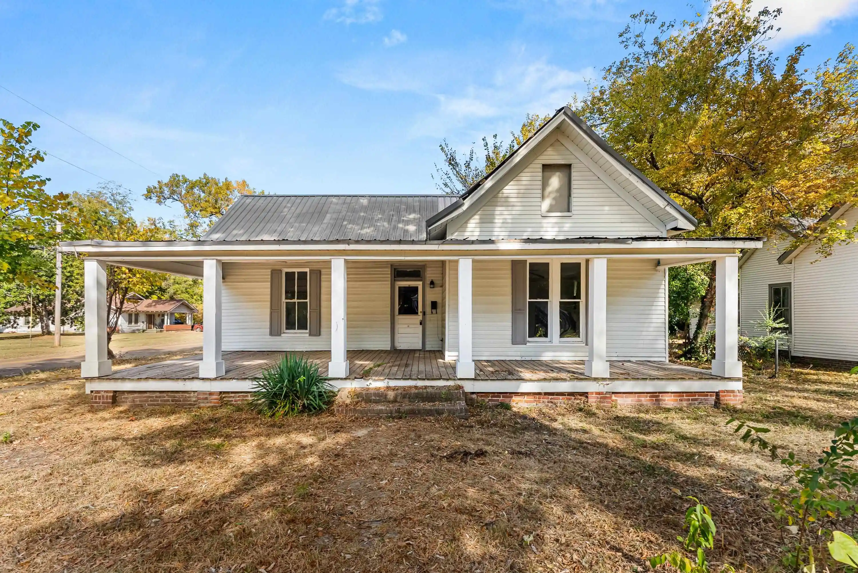 Photo 1 of Single family home for sale at 210 E Park Ave, Holly Springs, MS 38635 | MLS# 10233451 | Listing updated on 2026-10-30