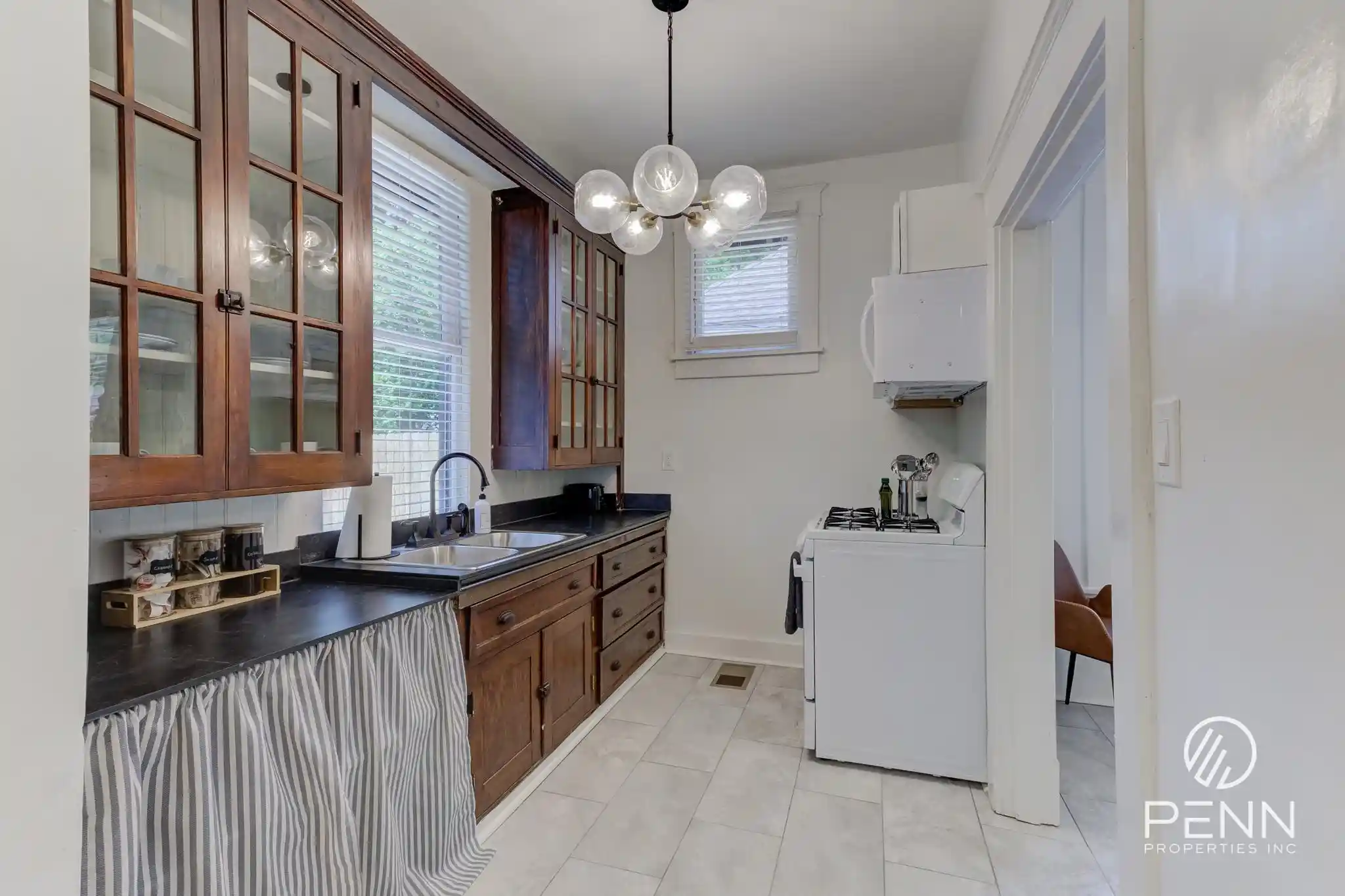 Photo 4 of House for sale at 2033 Young Ave, Memphis, TN 38104 | MLS# 10233462 | Listing updated on 2026-10-30