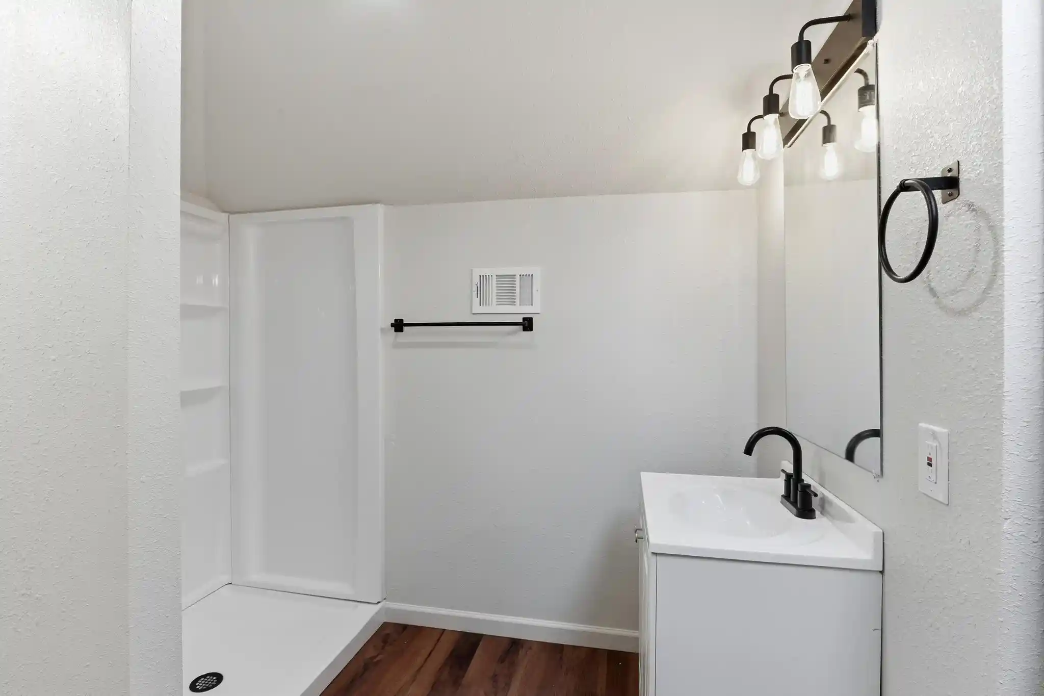 Photo 2 of House for sale at 69 N Tucker St, Memphis, TN 38104 | MLS# 10233475 | Listing updated on 2026-10-30