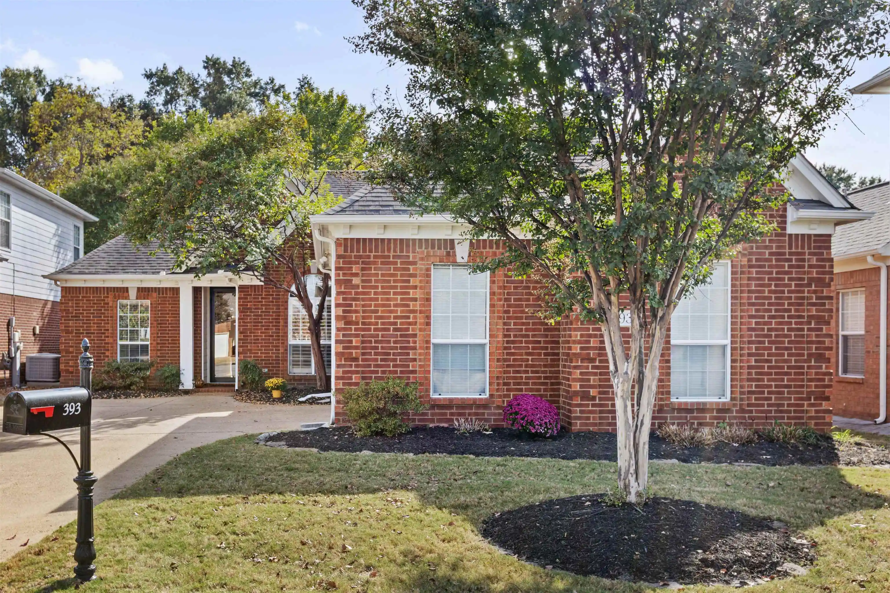 Photo 1 of Single family home for sale at 393 Fountain Crst Dr, Memphis, TN 38120 | MLS# 10233488 | Listing updated on 2026-10-30