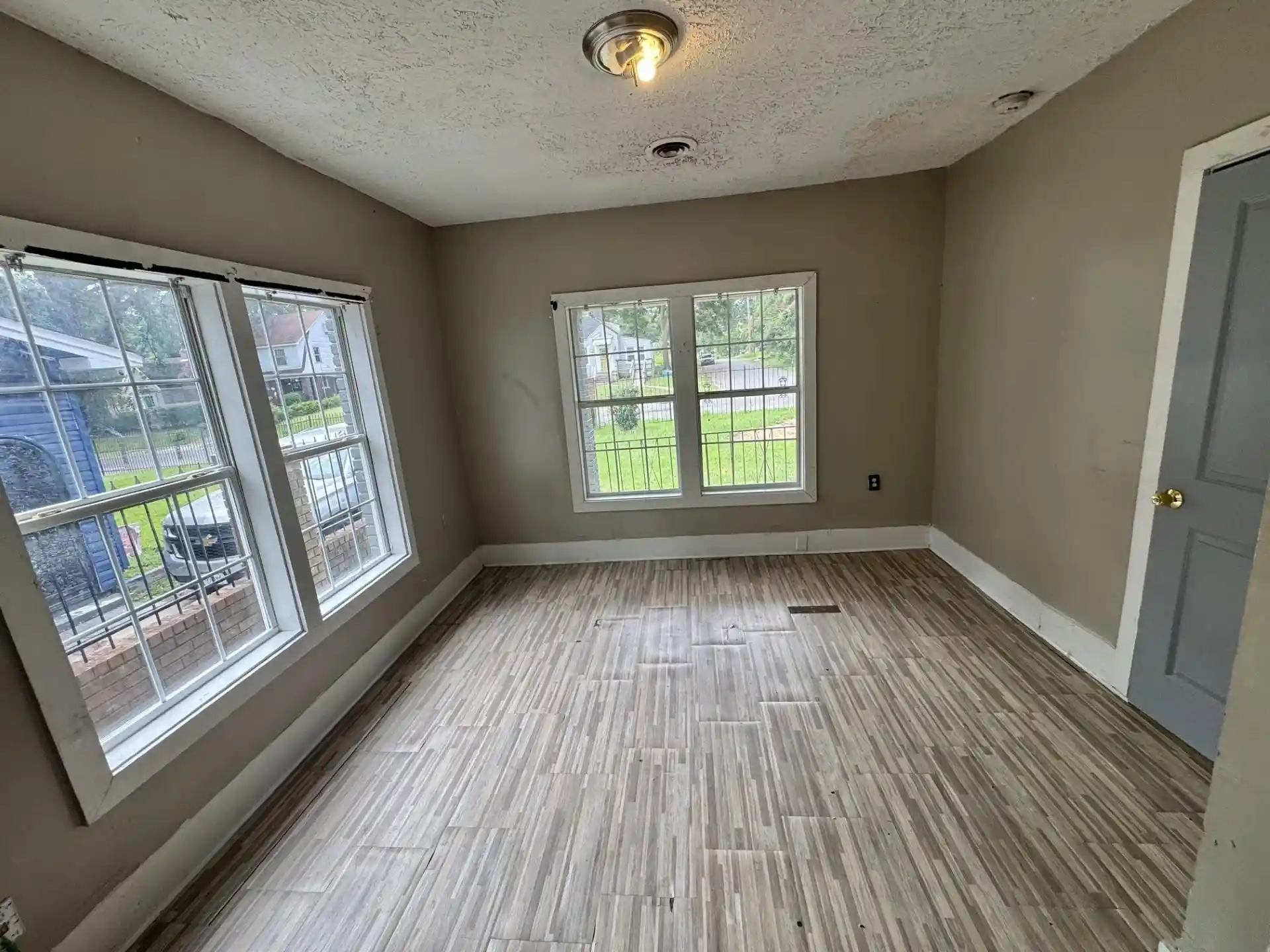 Photo 3 of Single family home for sale at 622 E Mckellar Ave, Memphis, TN 38106 | MLS# 10233495 | Listing updated on 2026-10-30