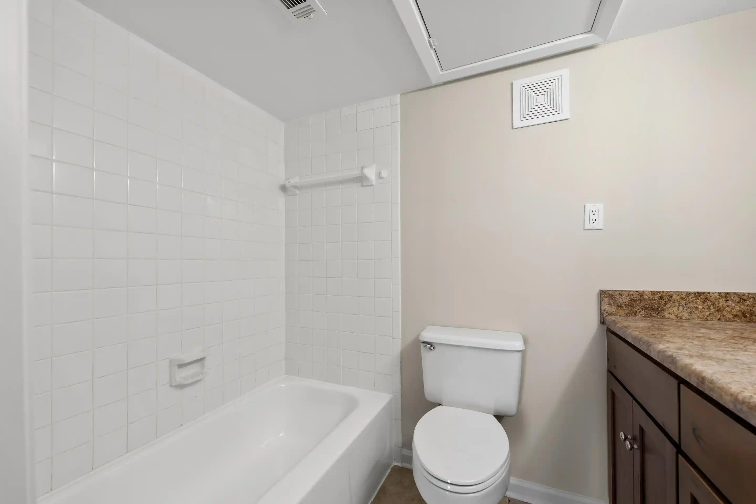 Photo 2 of Condo for sale at 6680 Whispering Oak Pl #7, Memphis, TN 38120 | MLS# 10233509 | Listing updated on 2026-10-30