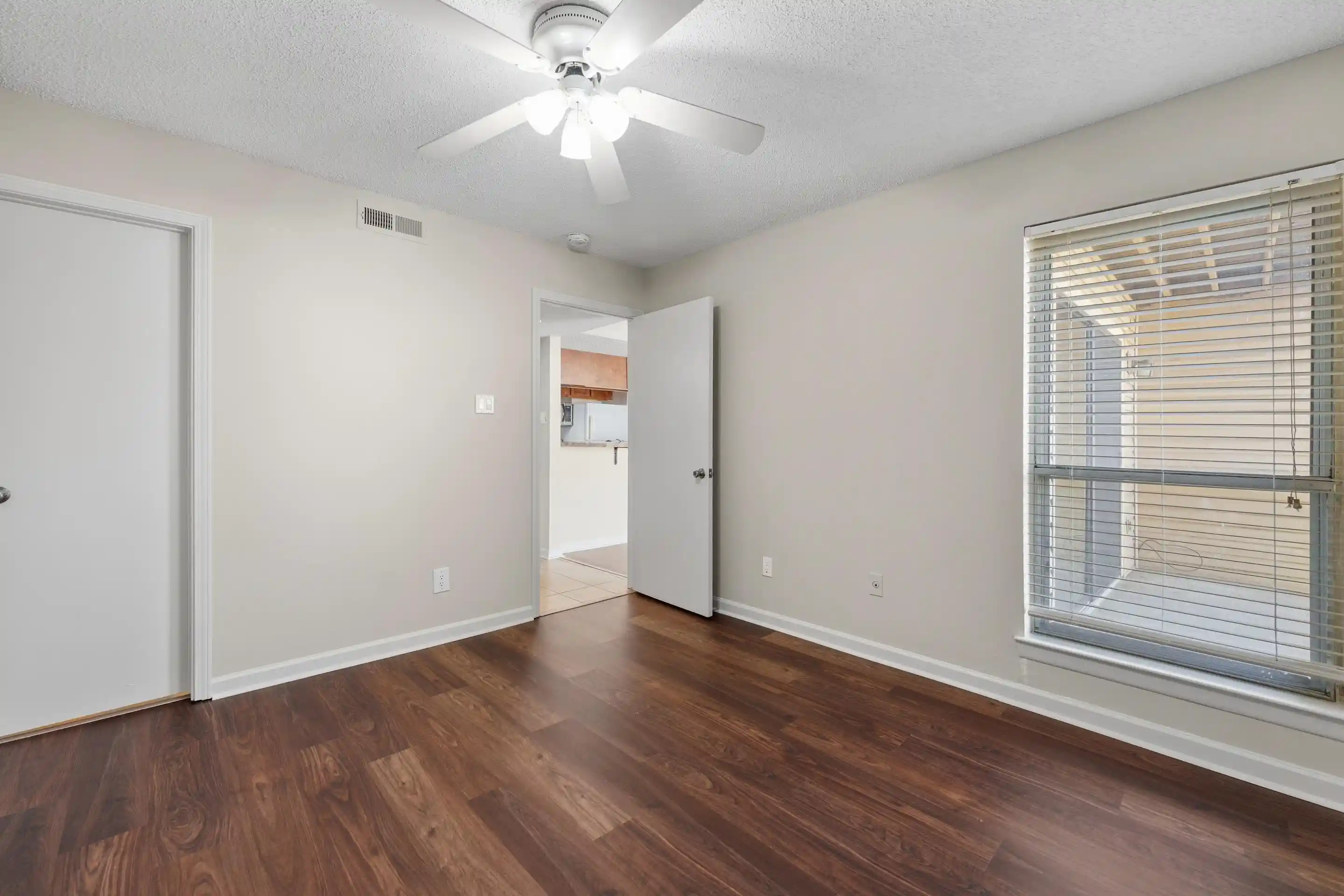 Photo 4 of Condo for sale at 6680 Whispering Oak Pl #7, Memphis, TN 38120 | MLS# 10233509 | Listing updated on 2026-10-30