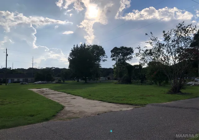 1st image of 101 Pinehaardt Dr, Selma, AL 36701 | MLS# 561465
