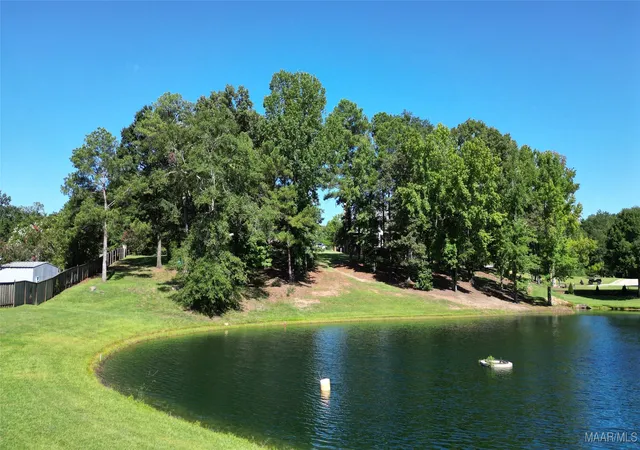 Photo 3 of Sale Pending at 811 Mountain Lake Ct, Prattville, AL 36067 | MLS# 561486 | Listing updated on 2026-08-04