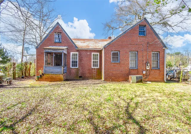 Homes for sale in Alexander City, AL | 141 S Central Ave, Alexander City, AL 35010 | MLS# 572373